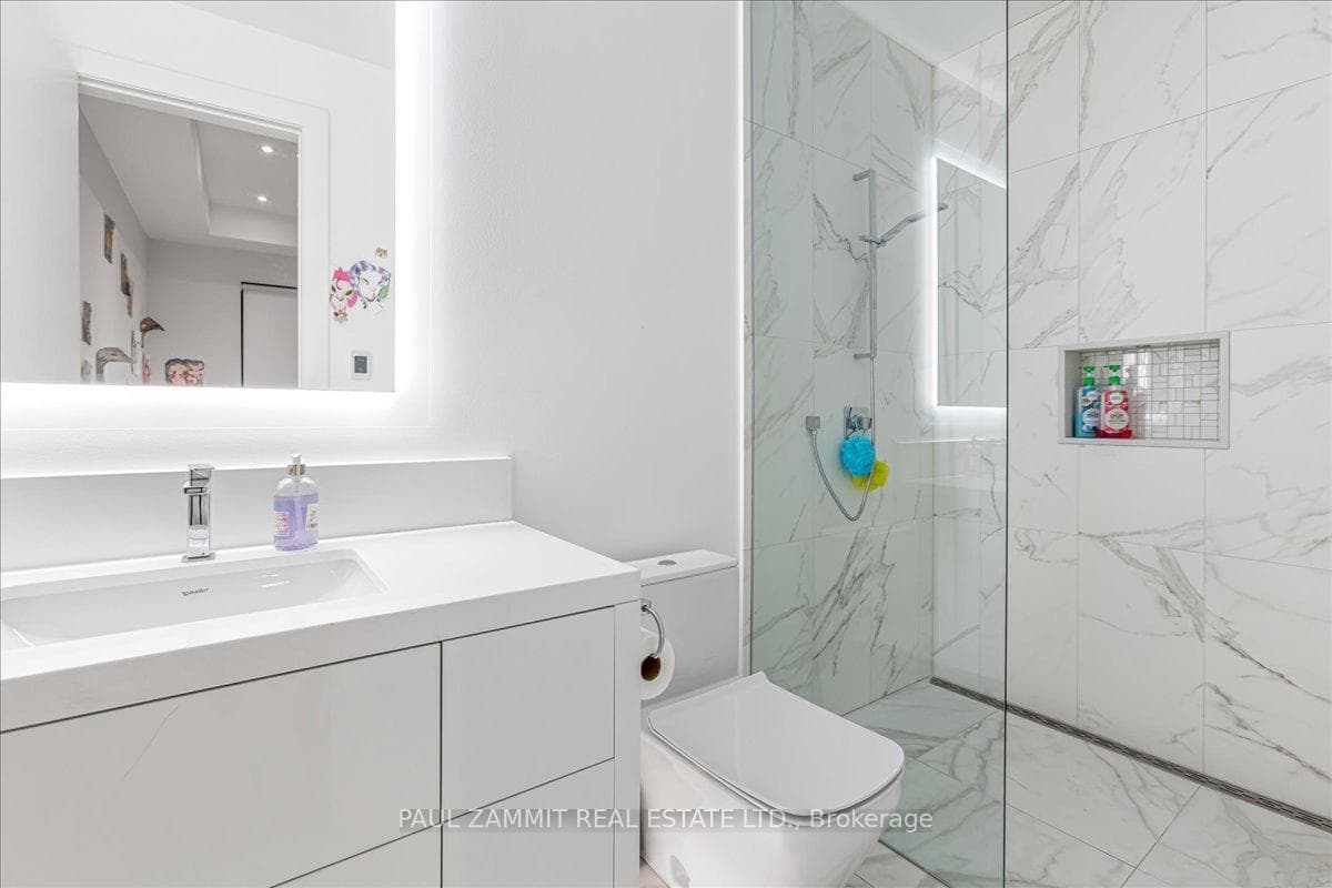 14 Rothsay Road photo 32