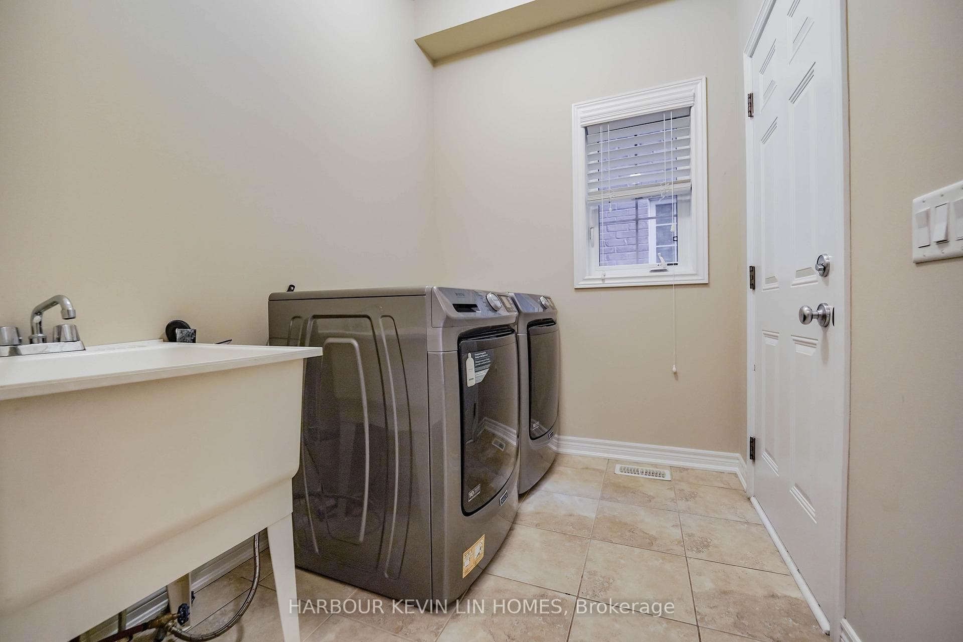 84 Glenheron Crescent photo 20