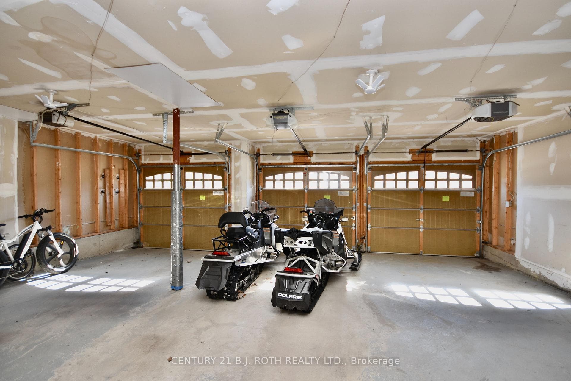 41 Camelot Square photo 21