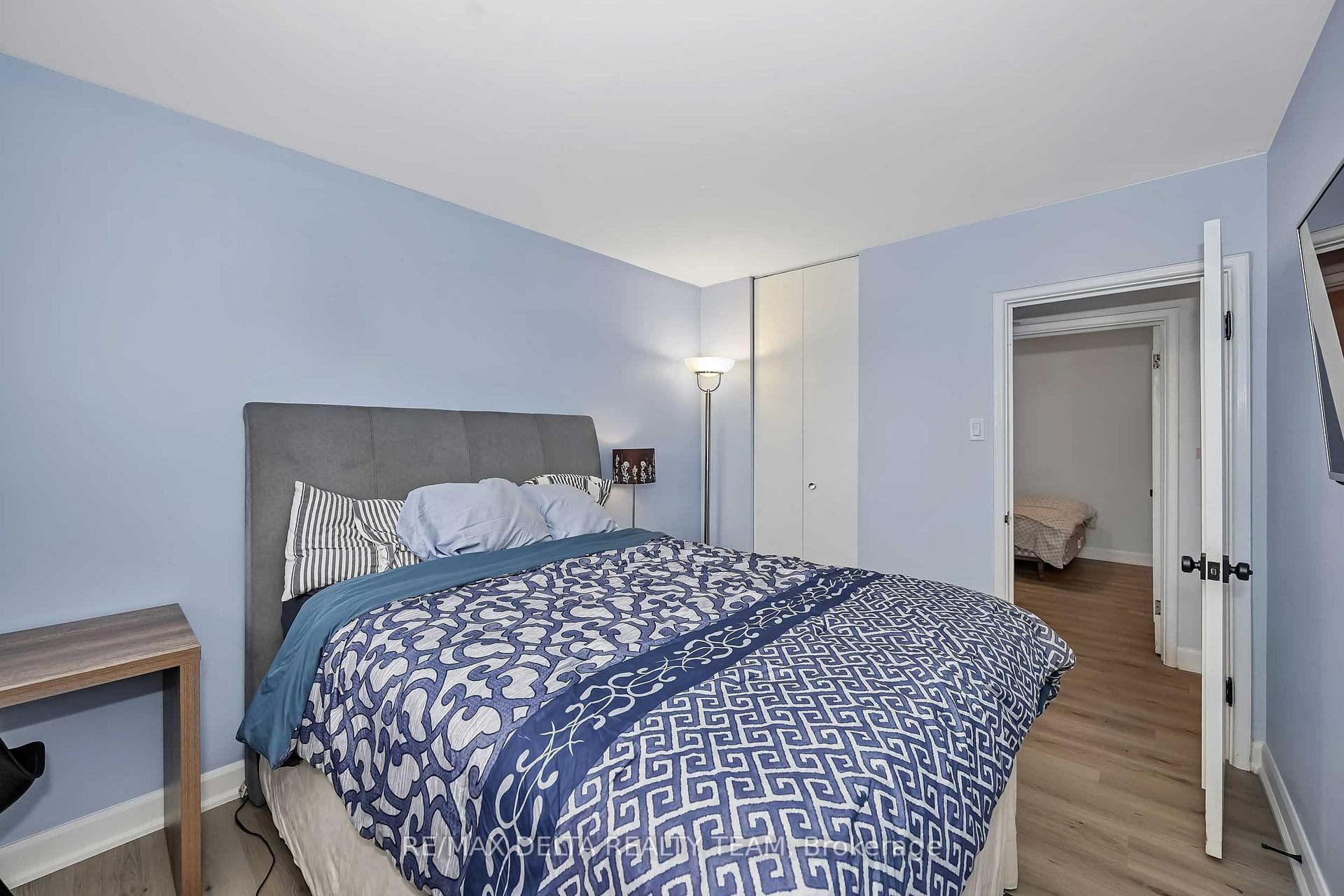 115 Meadowlands Drive photo 19