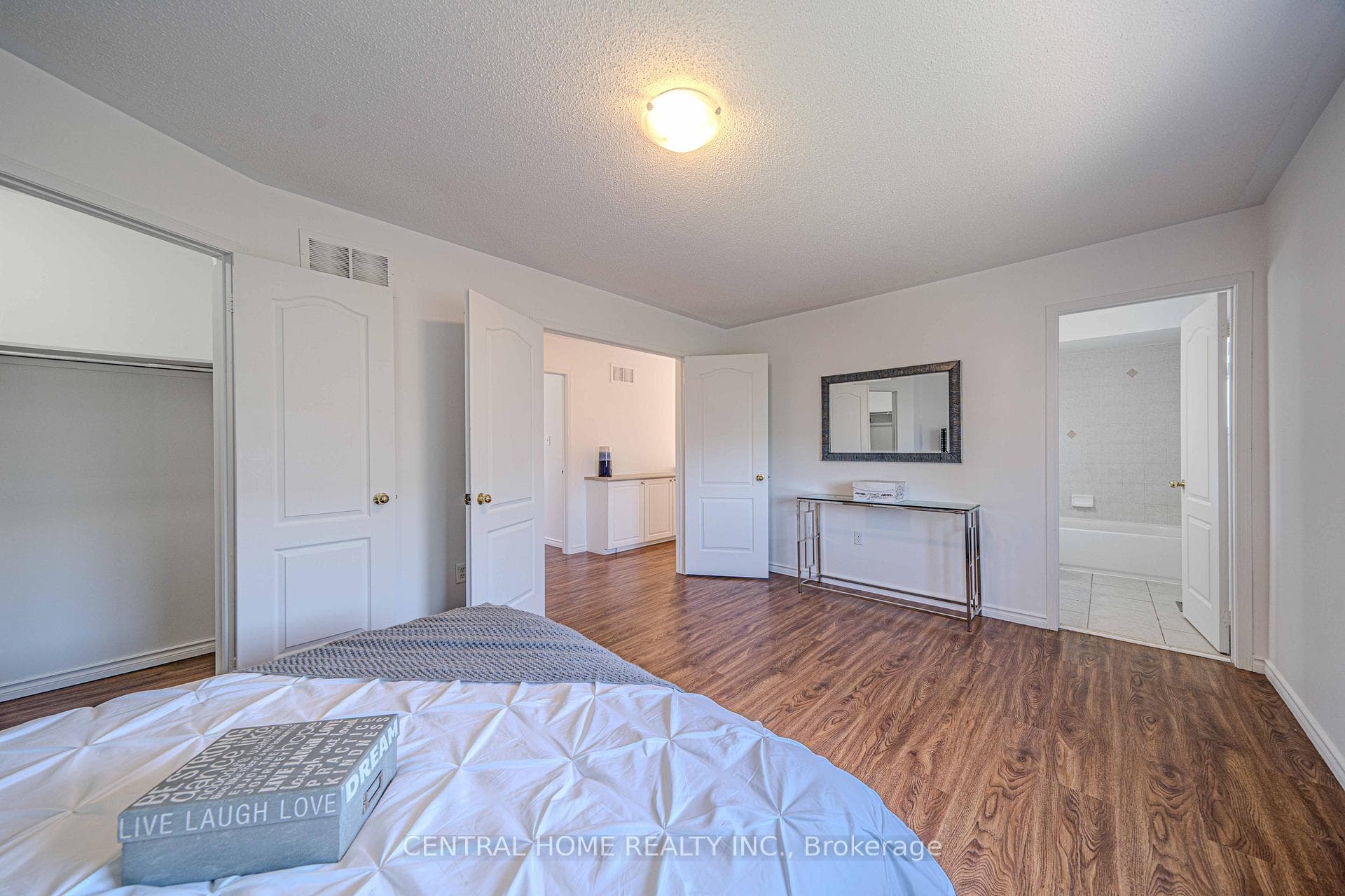 1390 Dumont Street photo 19