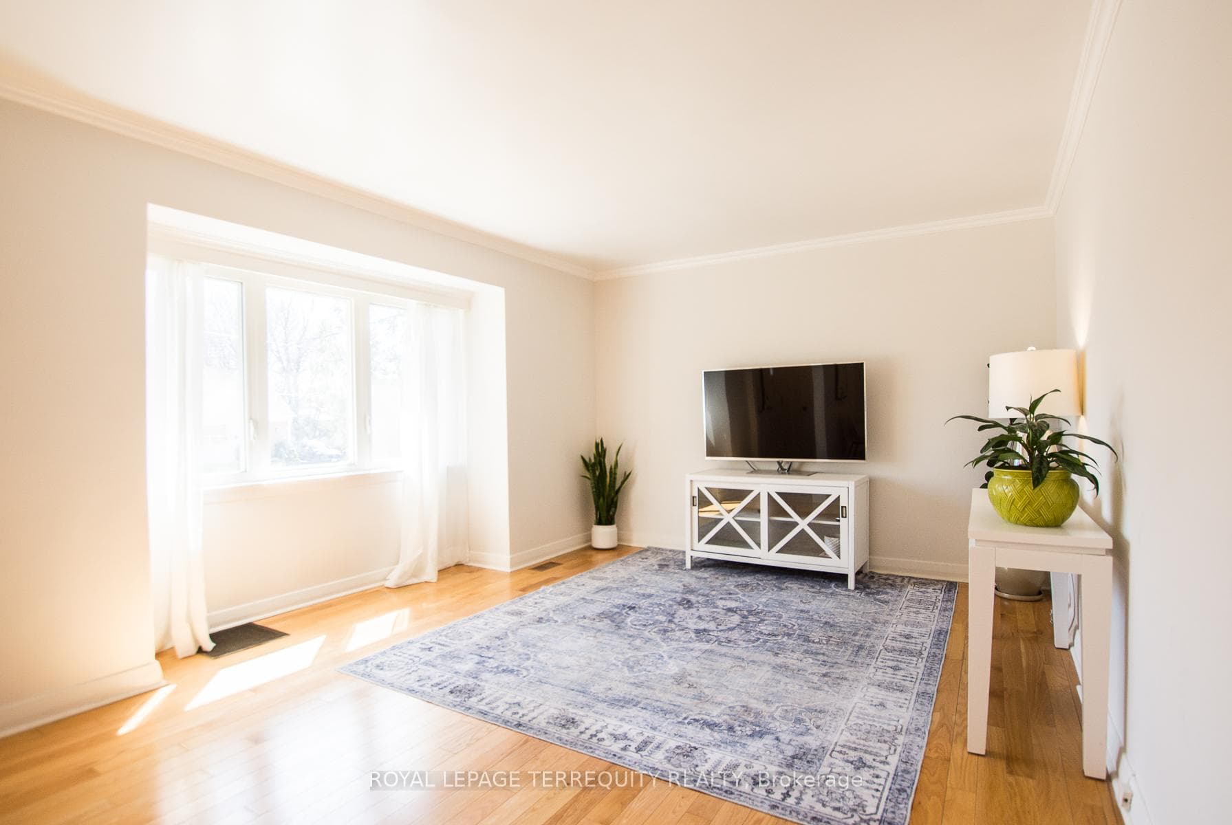 42 Sunray Crescent photo 6