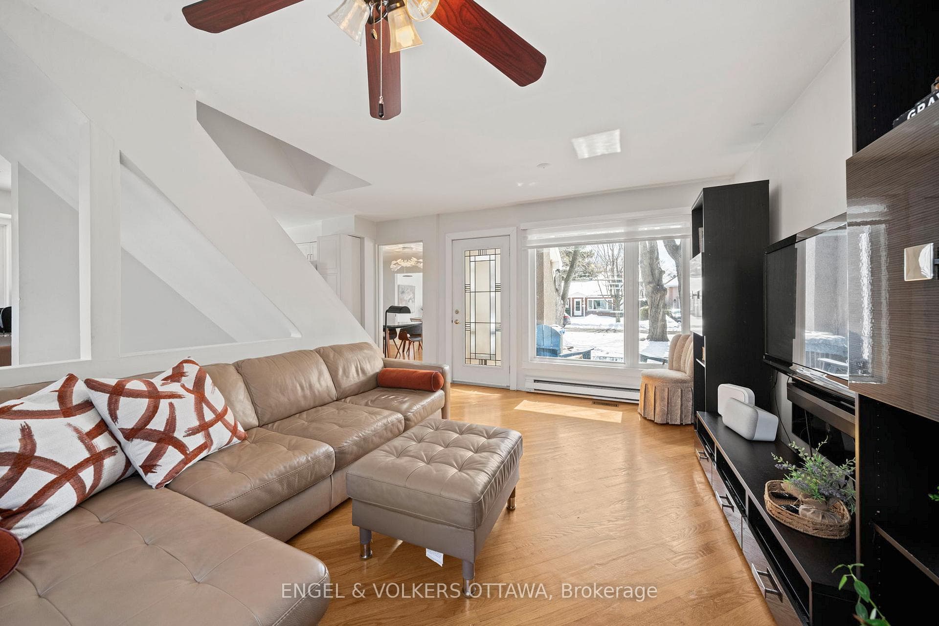 315 Frost Avenue photo 10