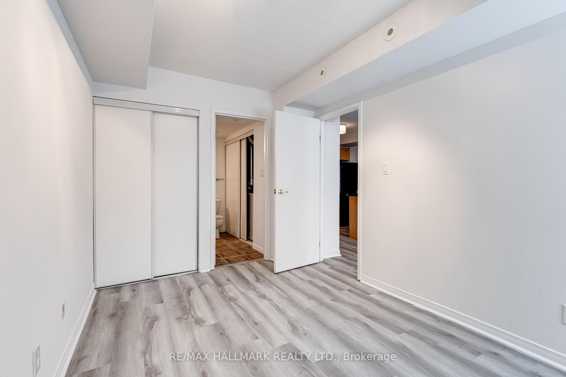 34 Western Battery Road Unit 417 photo 6