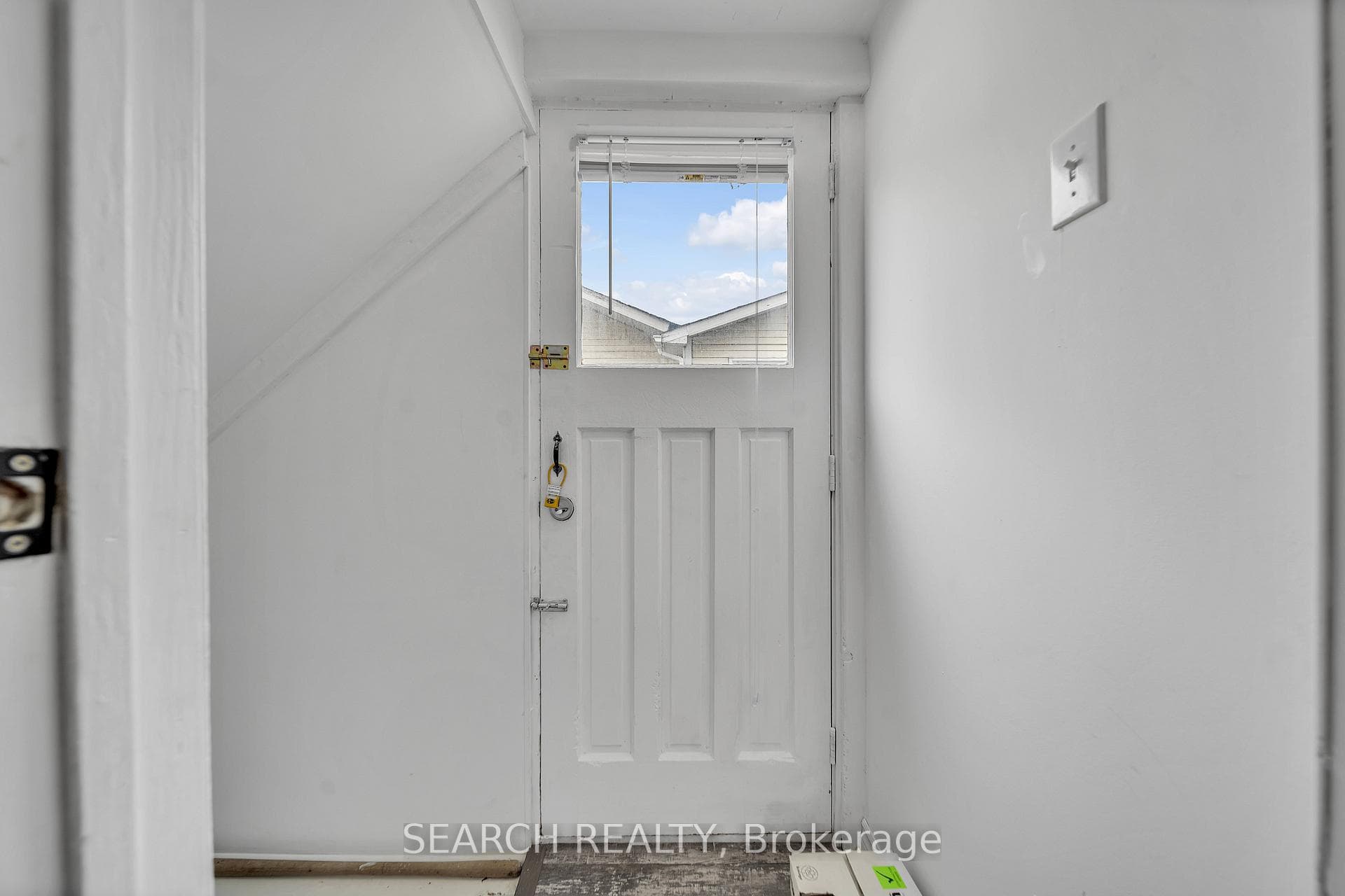 121 Carberry Crescent photo 34