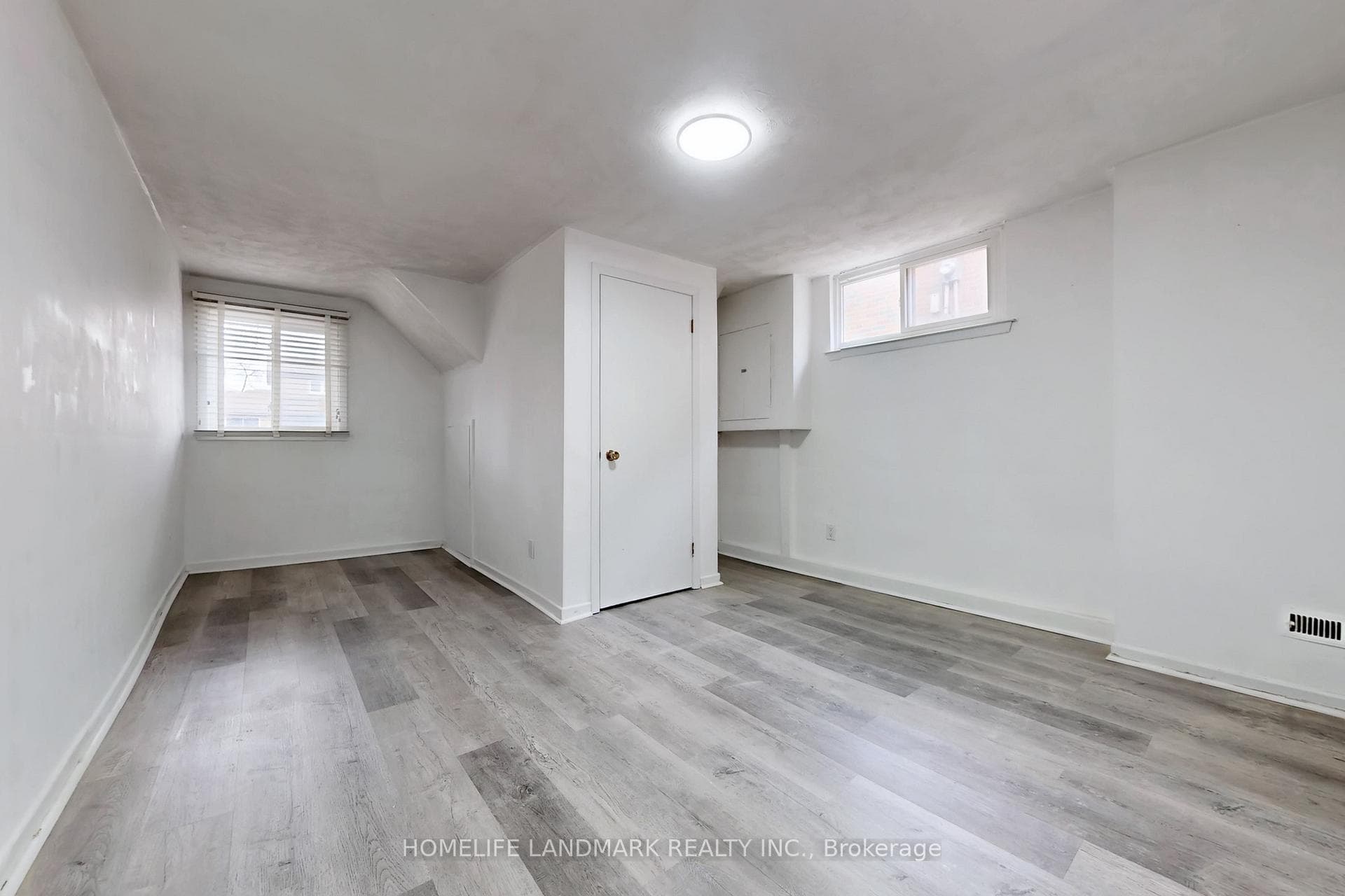 225 Pineway Boulevard photo 25