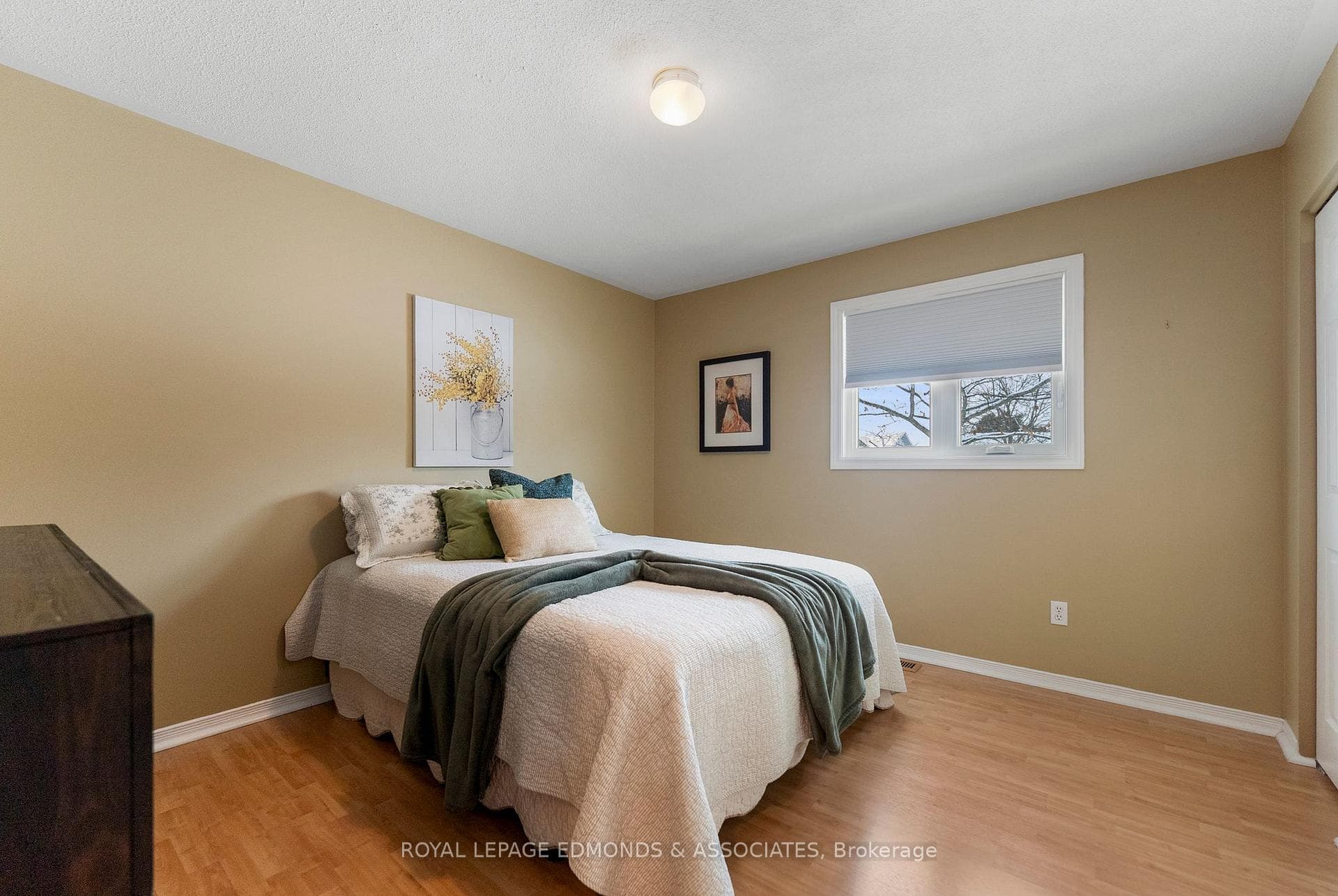 142 Springfield Crescent photo 22
