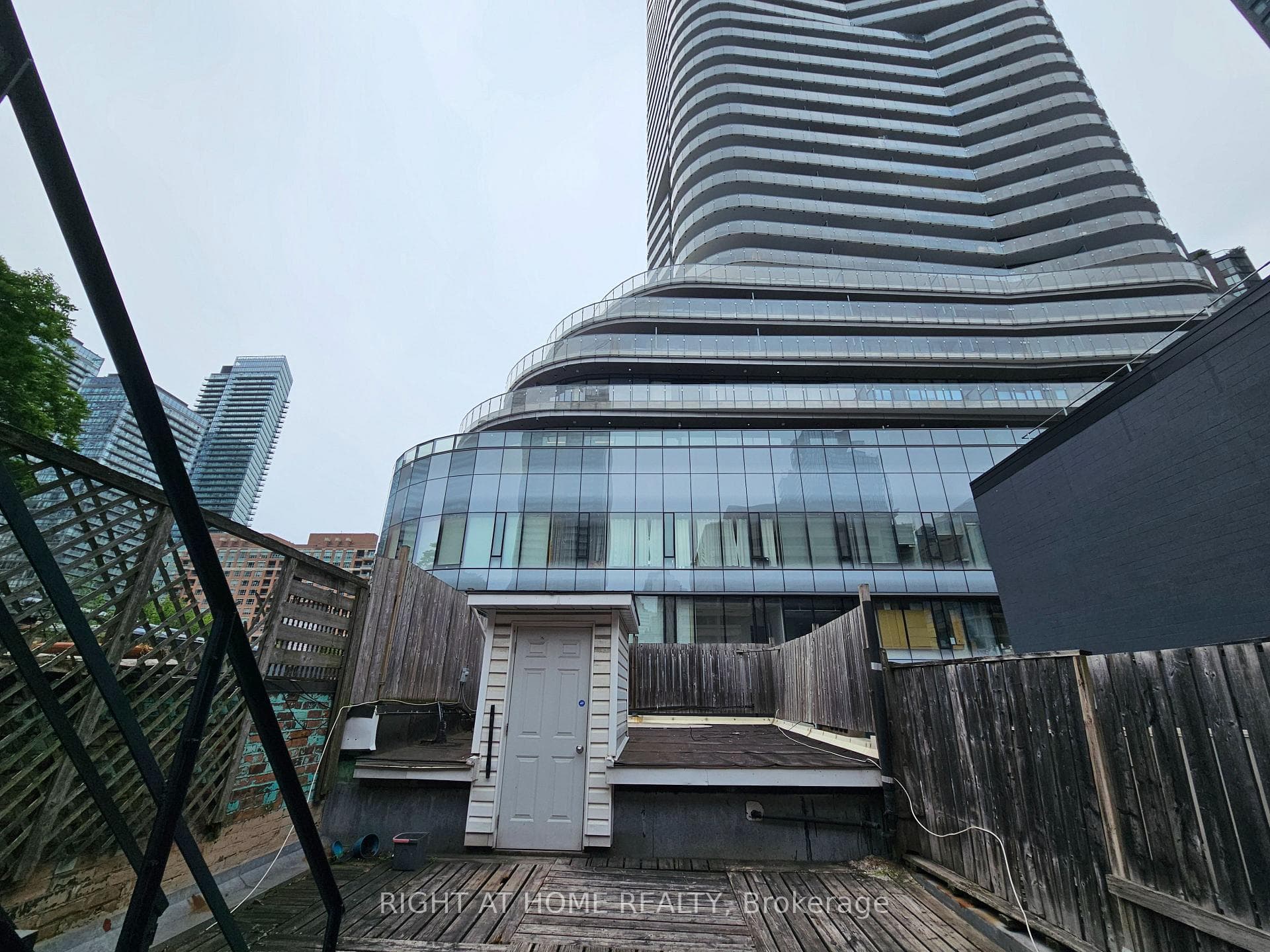 550 Yonge Street Unit 2F photo 24