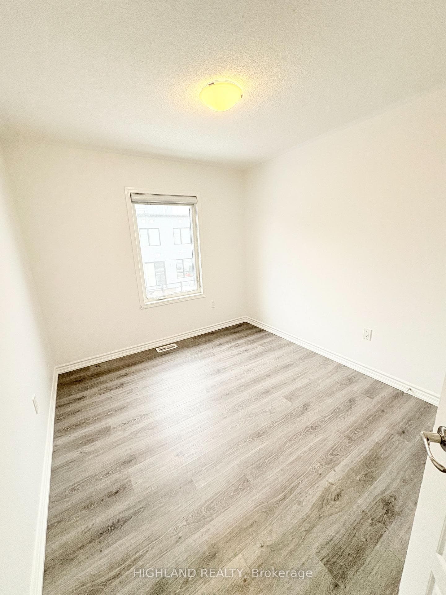 68 Huguenot Road photo 23