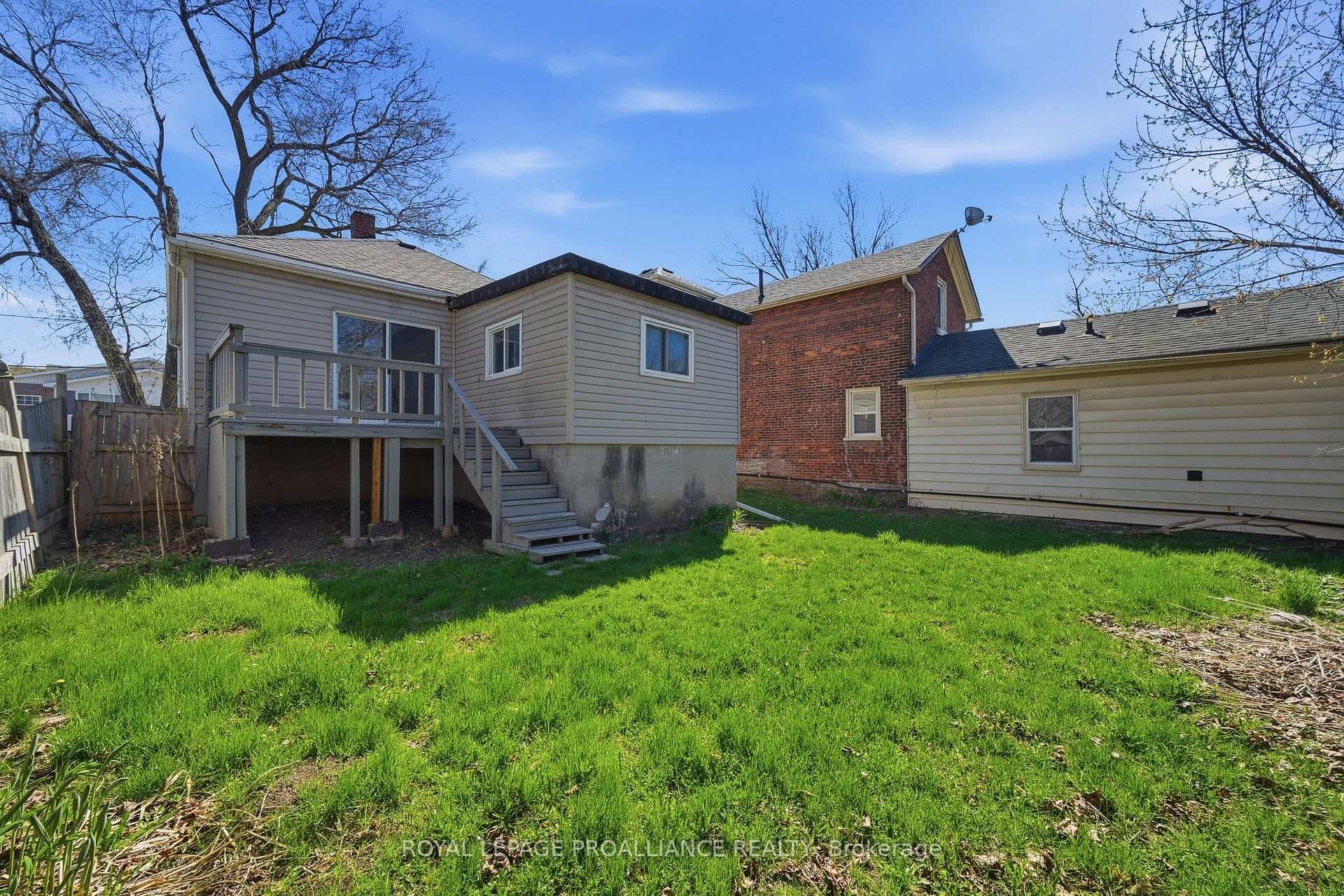 38 Oak Street photo 32