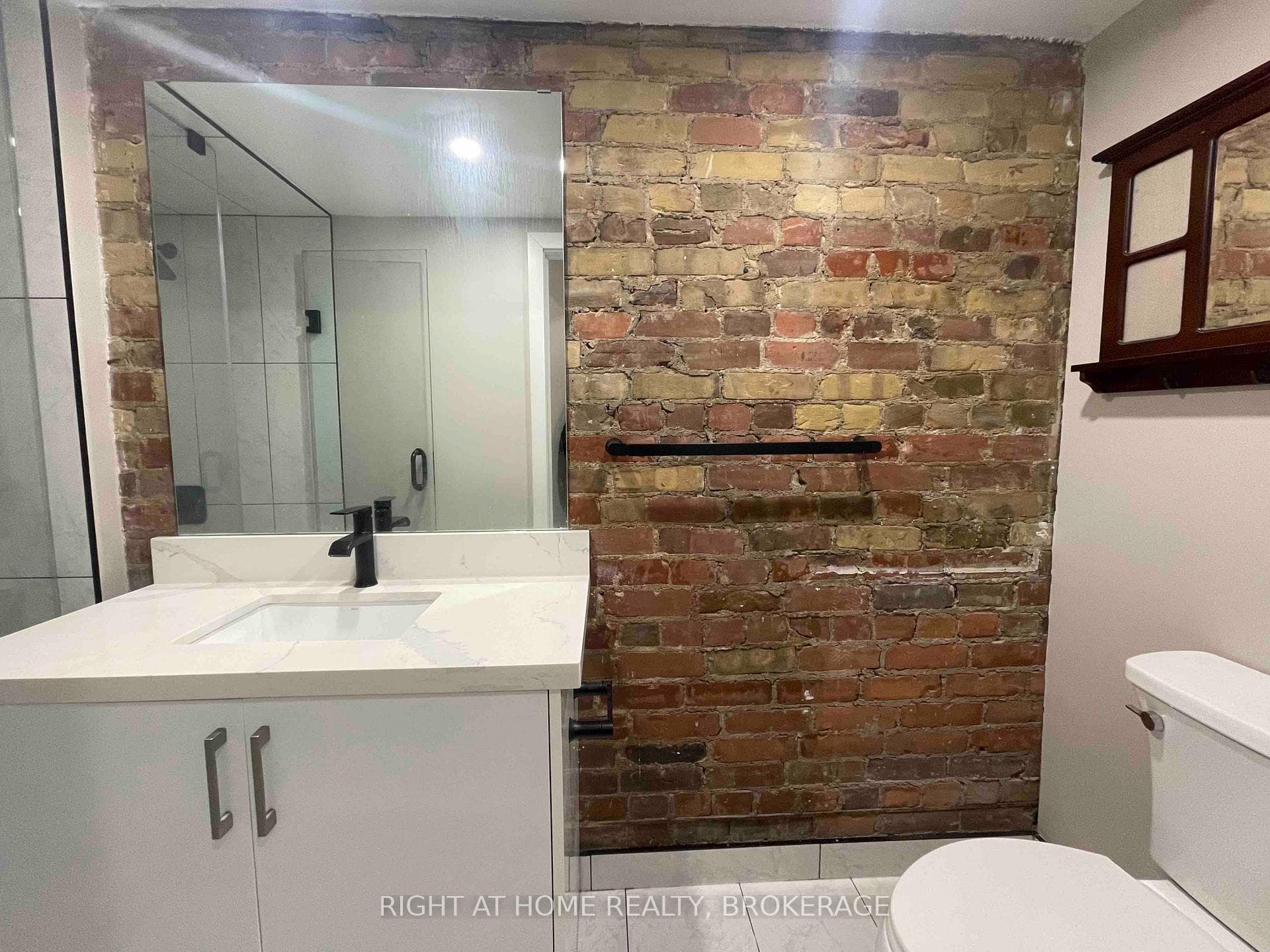178 Spadina Road Unit 1 - Back photo 4