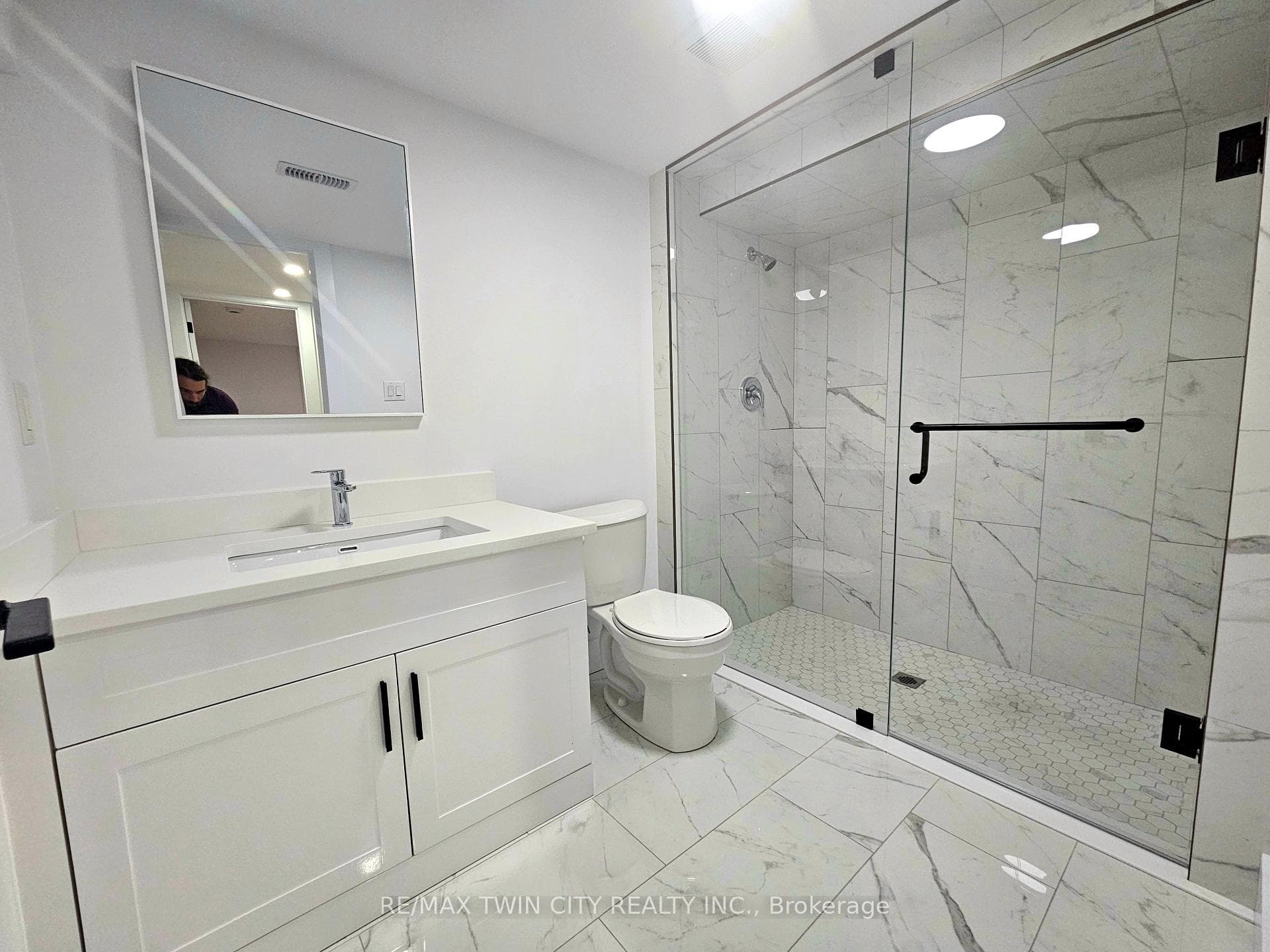 6 Leslie Avenue Unit LOWER photo 14