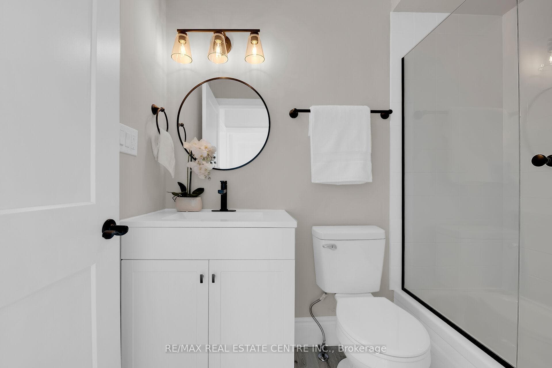 70 Robins Avenue photo 14