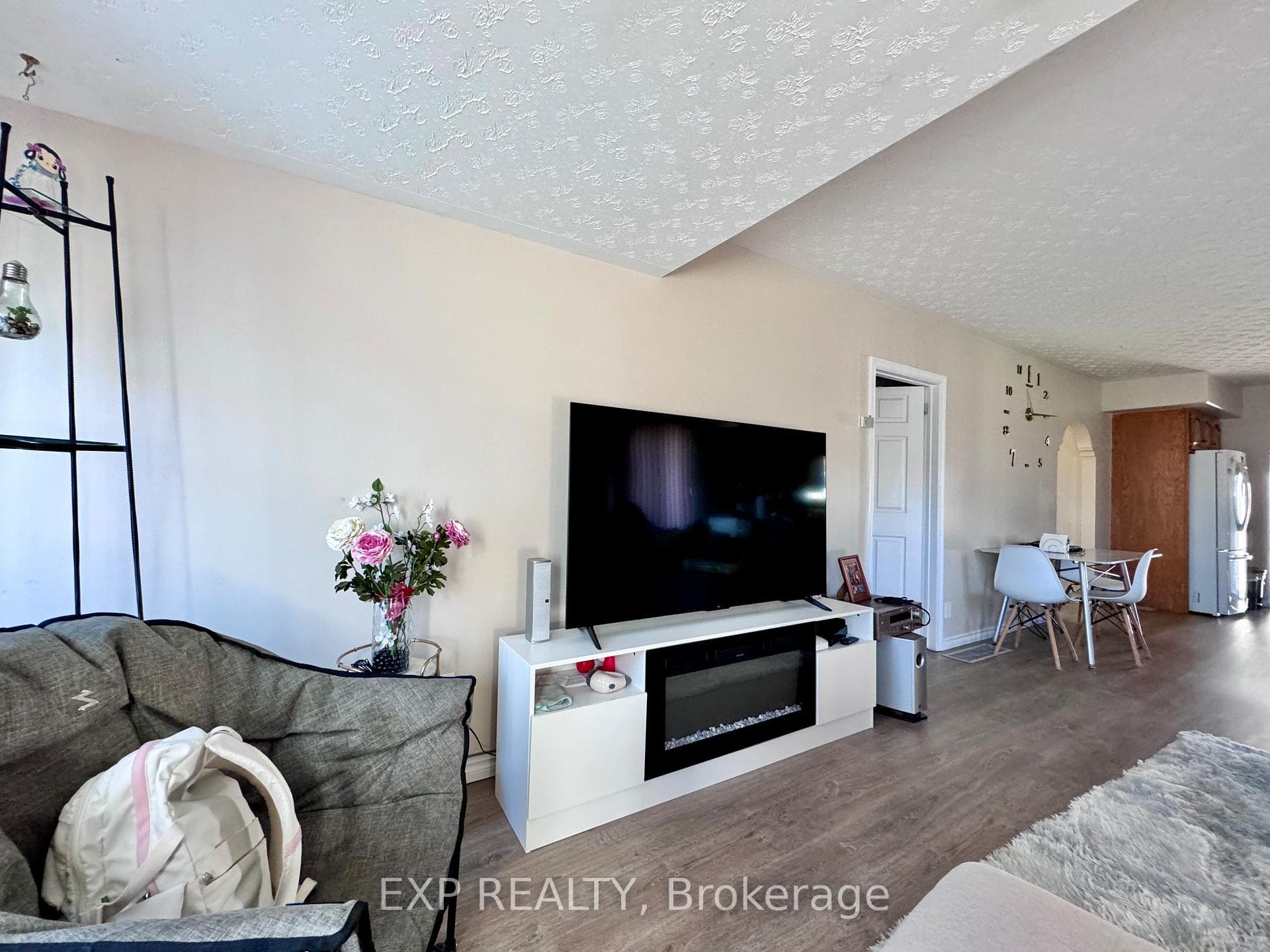 158 Floral Avenue photo 3