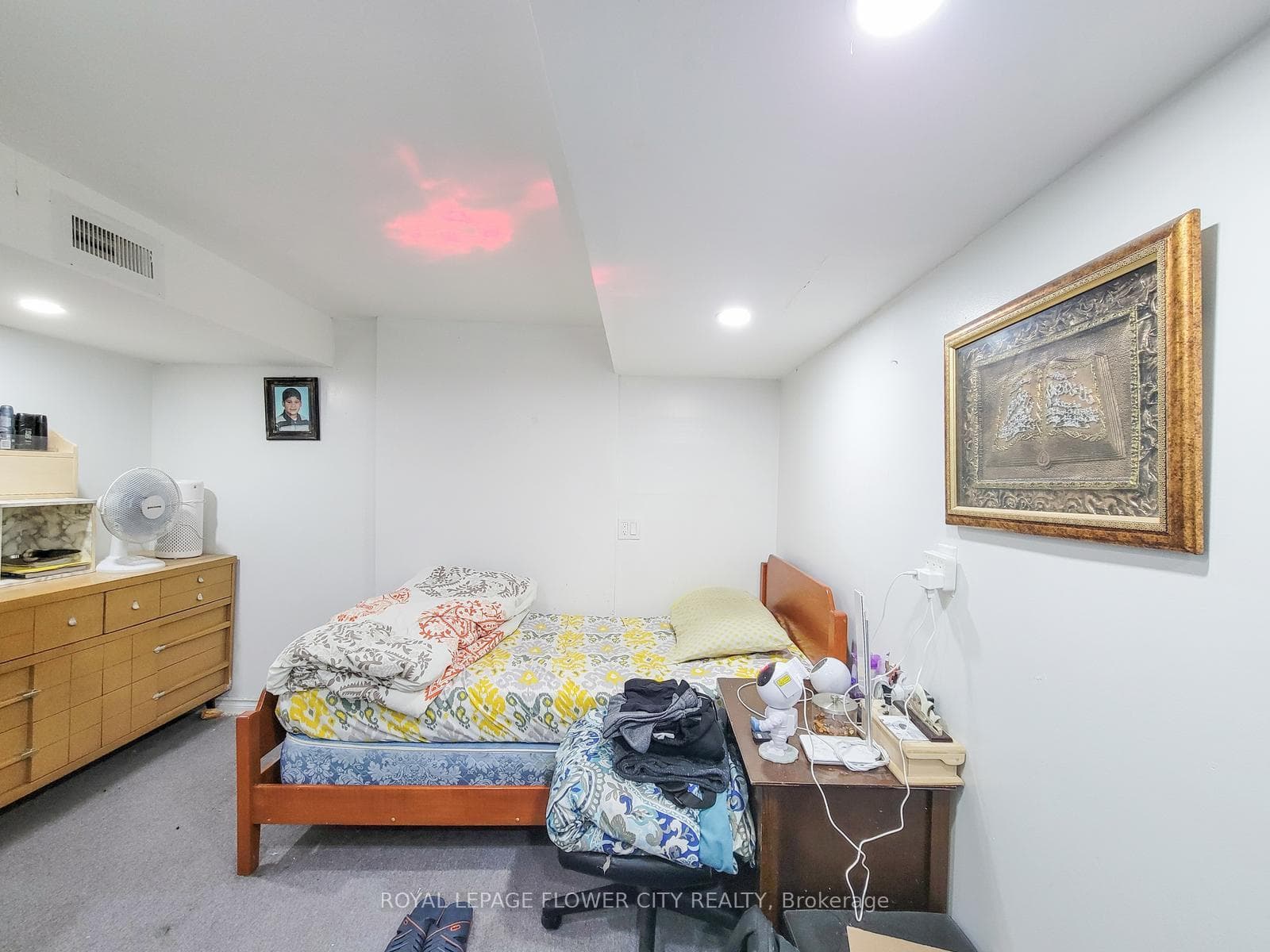 823 Queensdale Avenue photo 28
