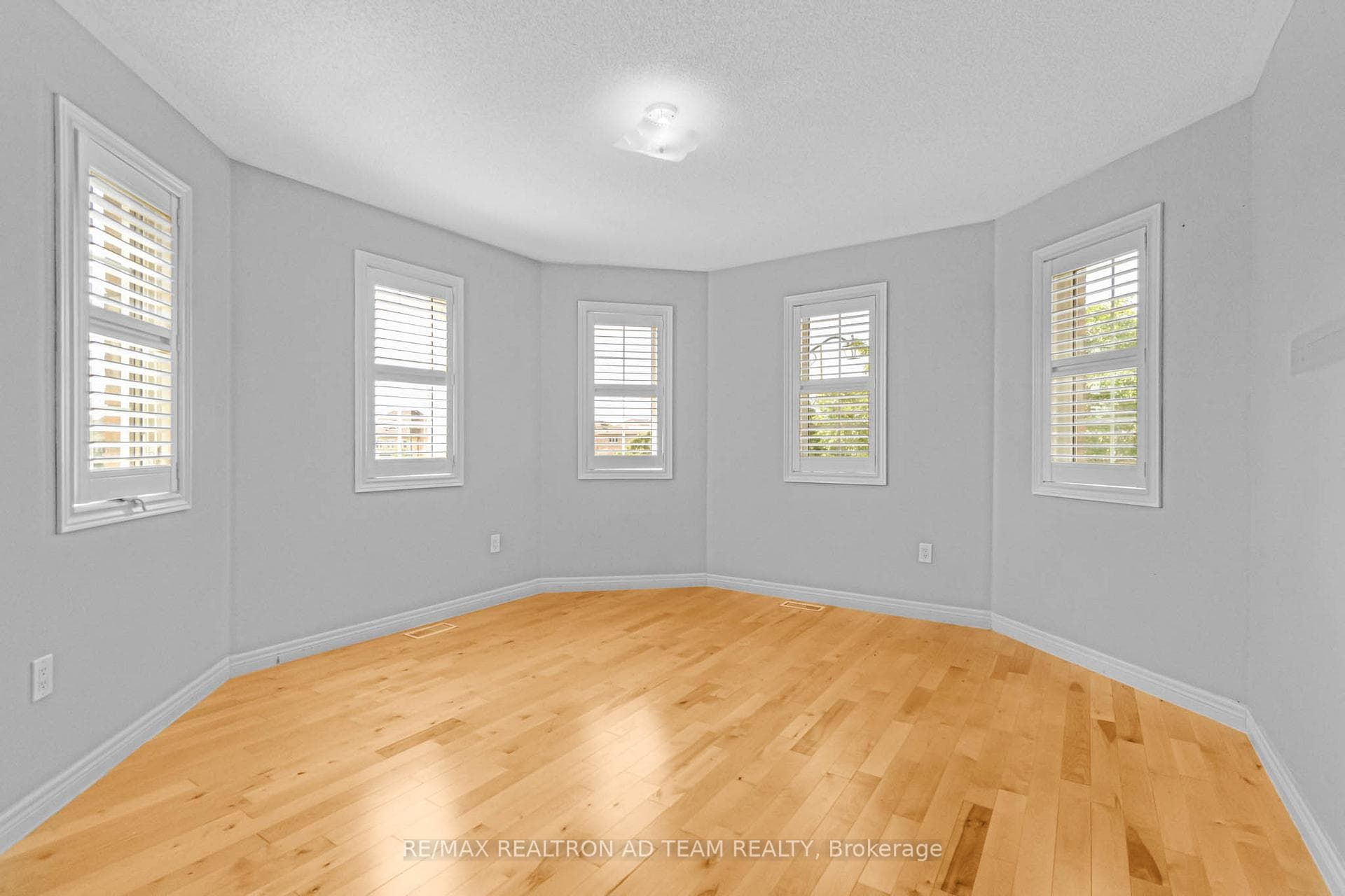 498 Tremblant Court photo 29