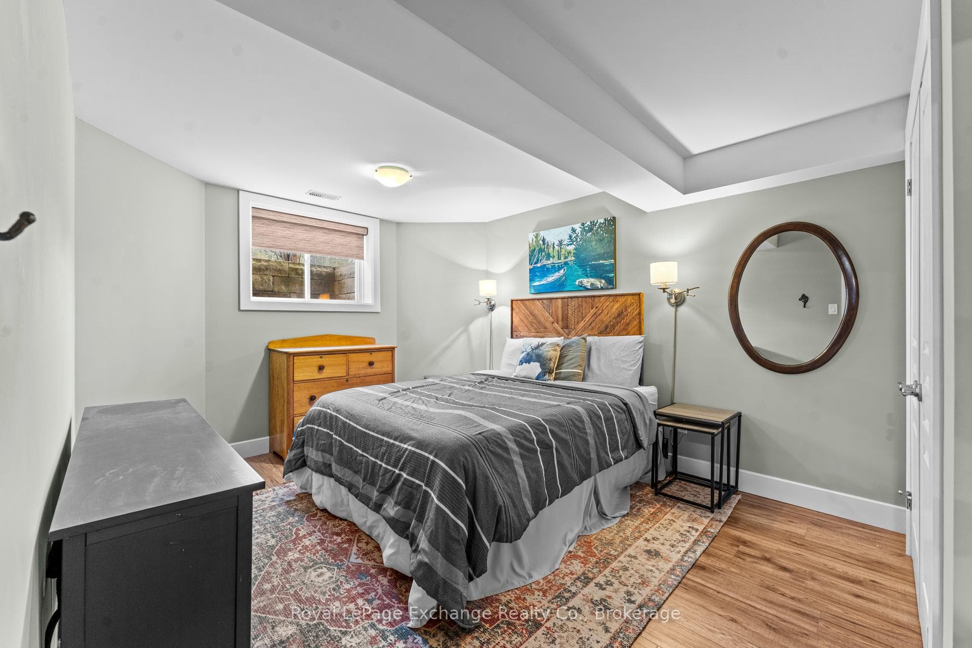 592 Hunter Street photo 41