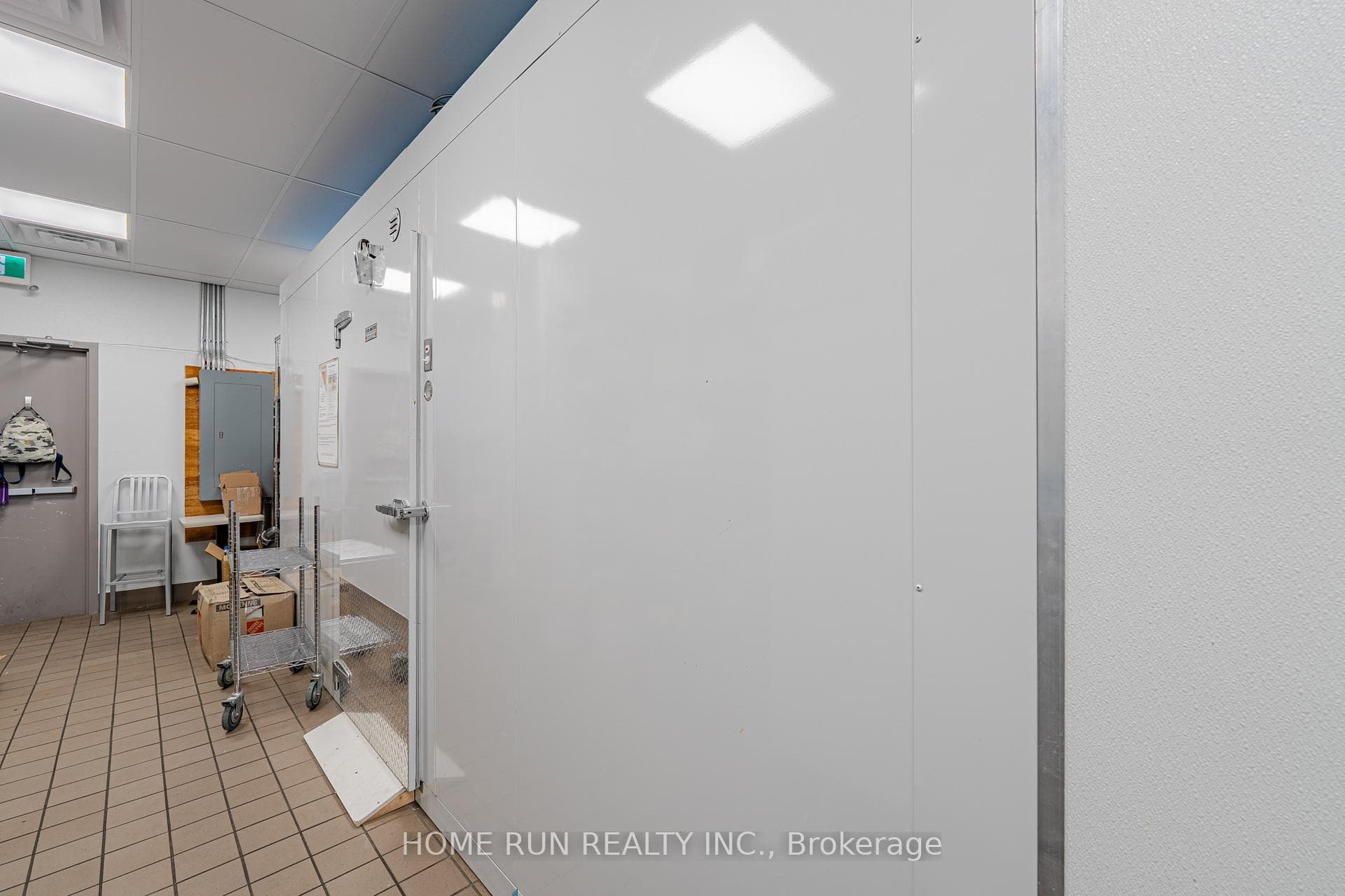 395 RICHMOND Road photo 16