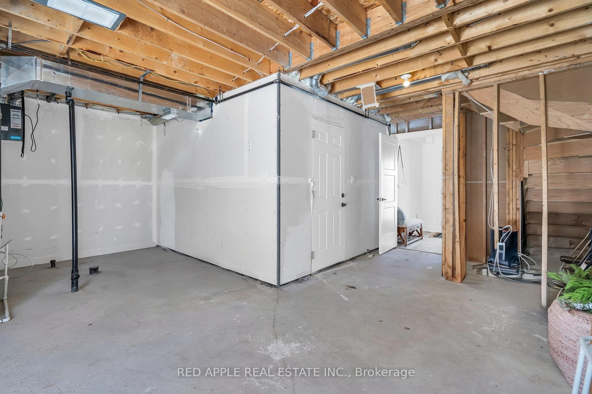47 Harvest Crescent photo 6