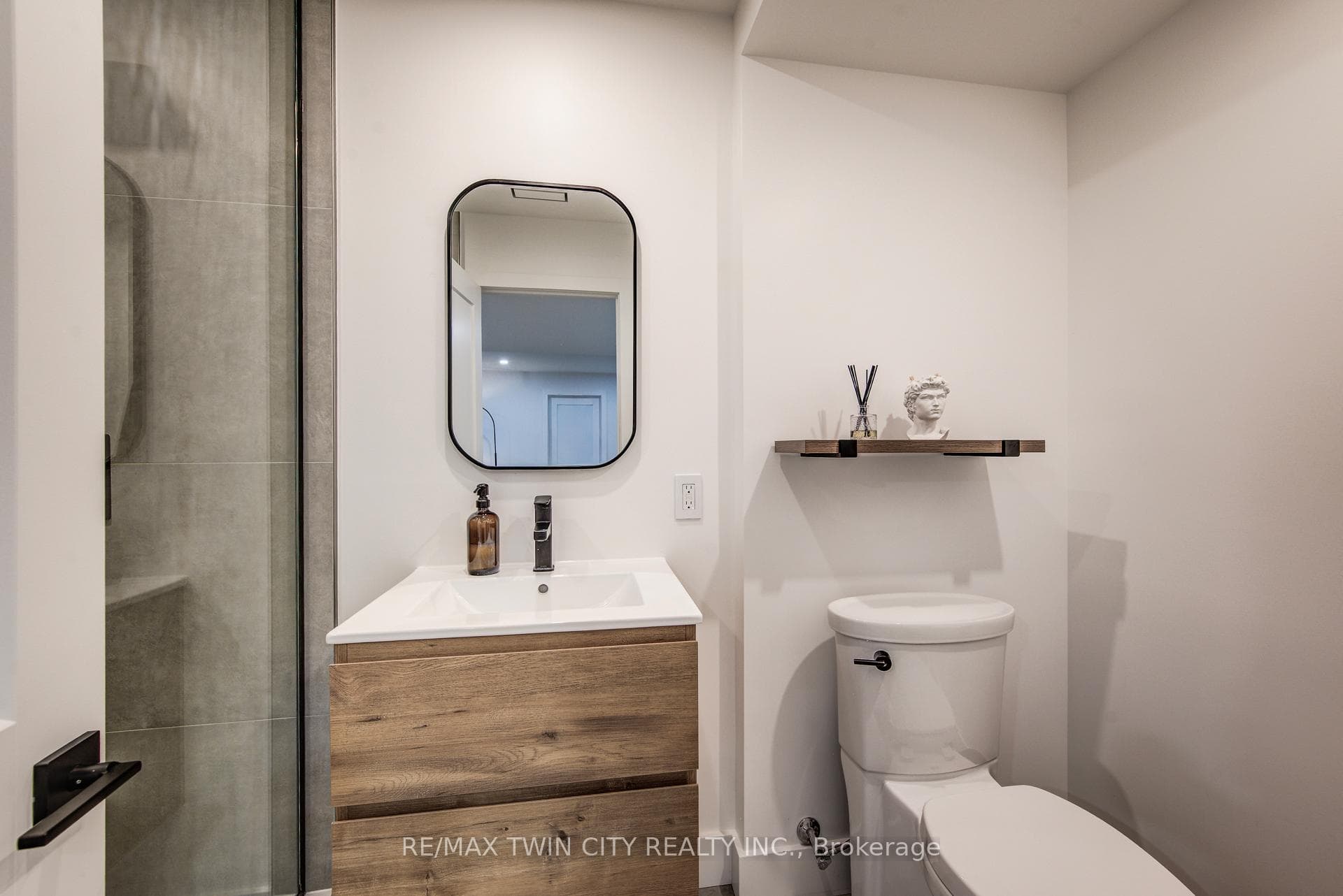 18 Duncairn Avenue photo 32