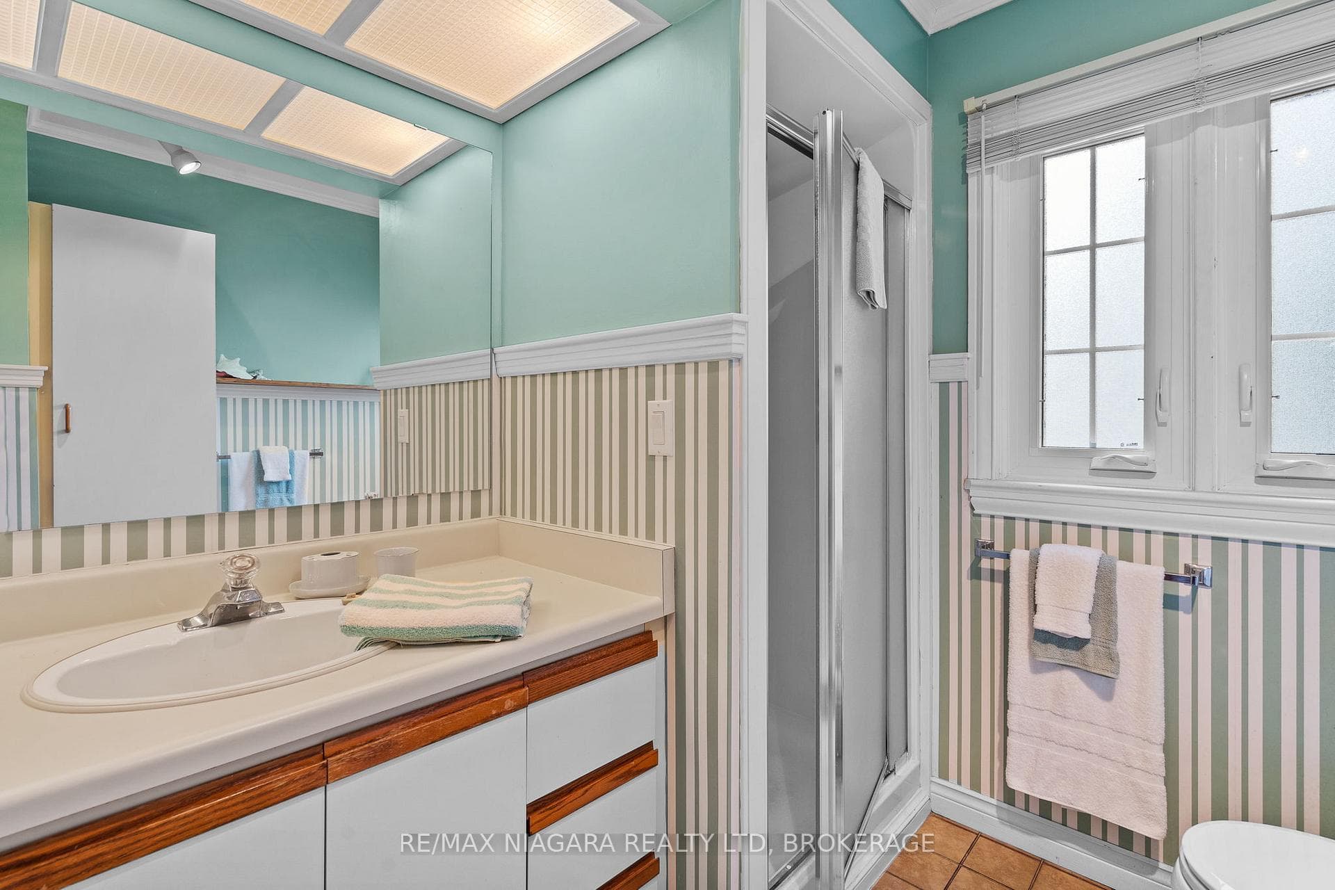 2nd floor main floor 3pc bath
