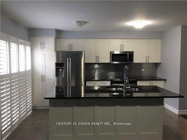 1048 Haxton Heights photo 2