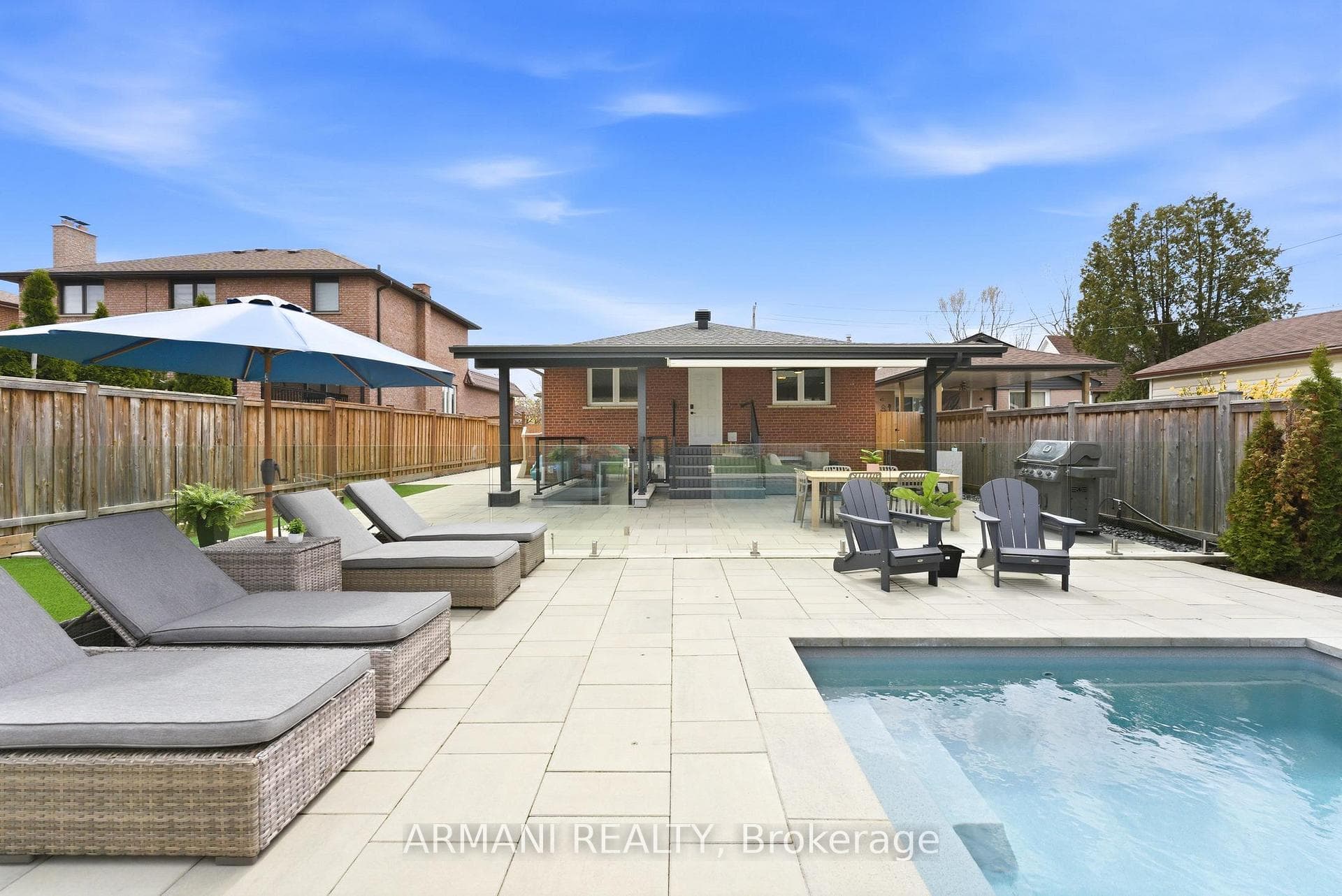 2,500 sq.ft of Permacon Interlocking