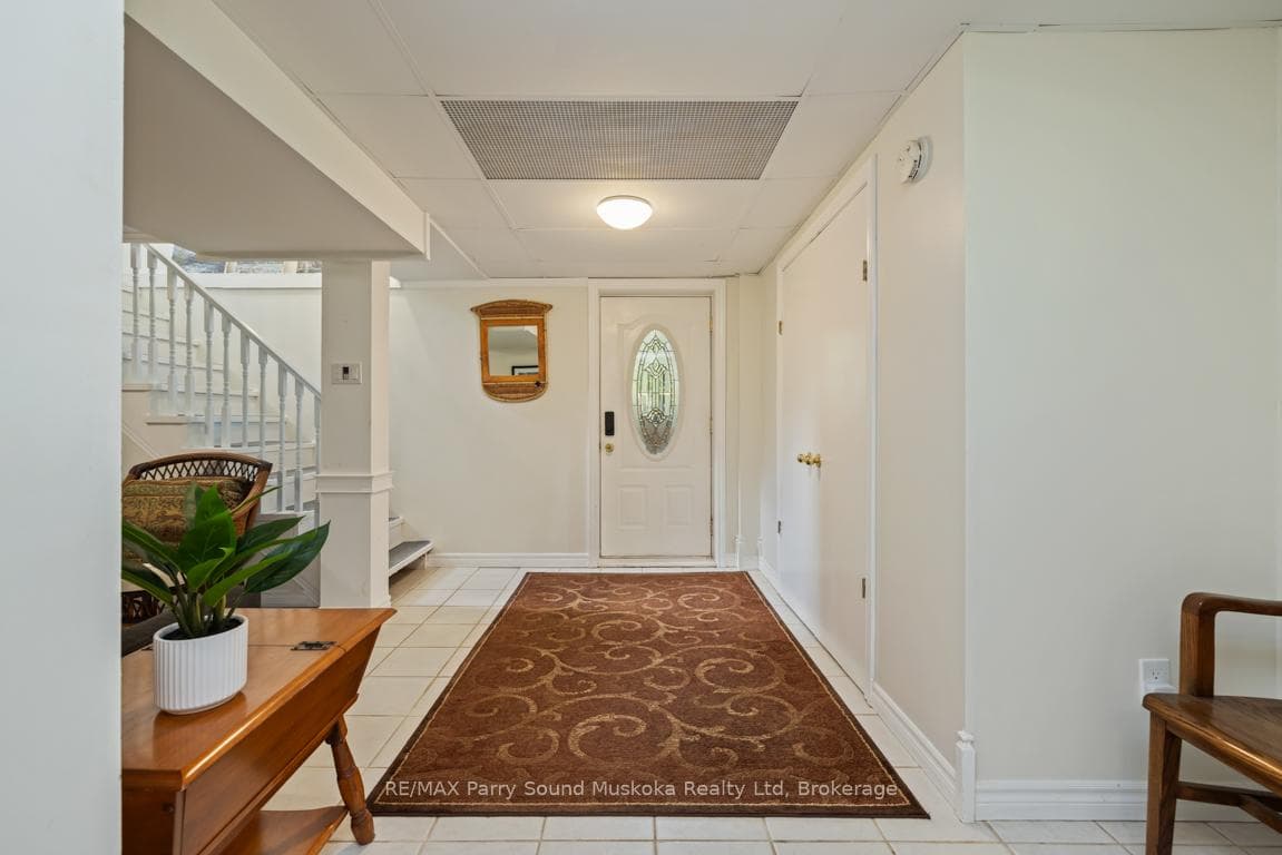 Lower level w separate entrance