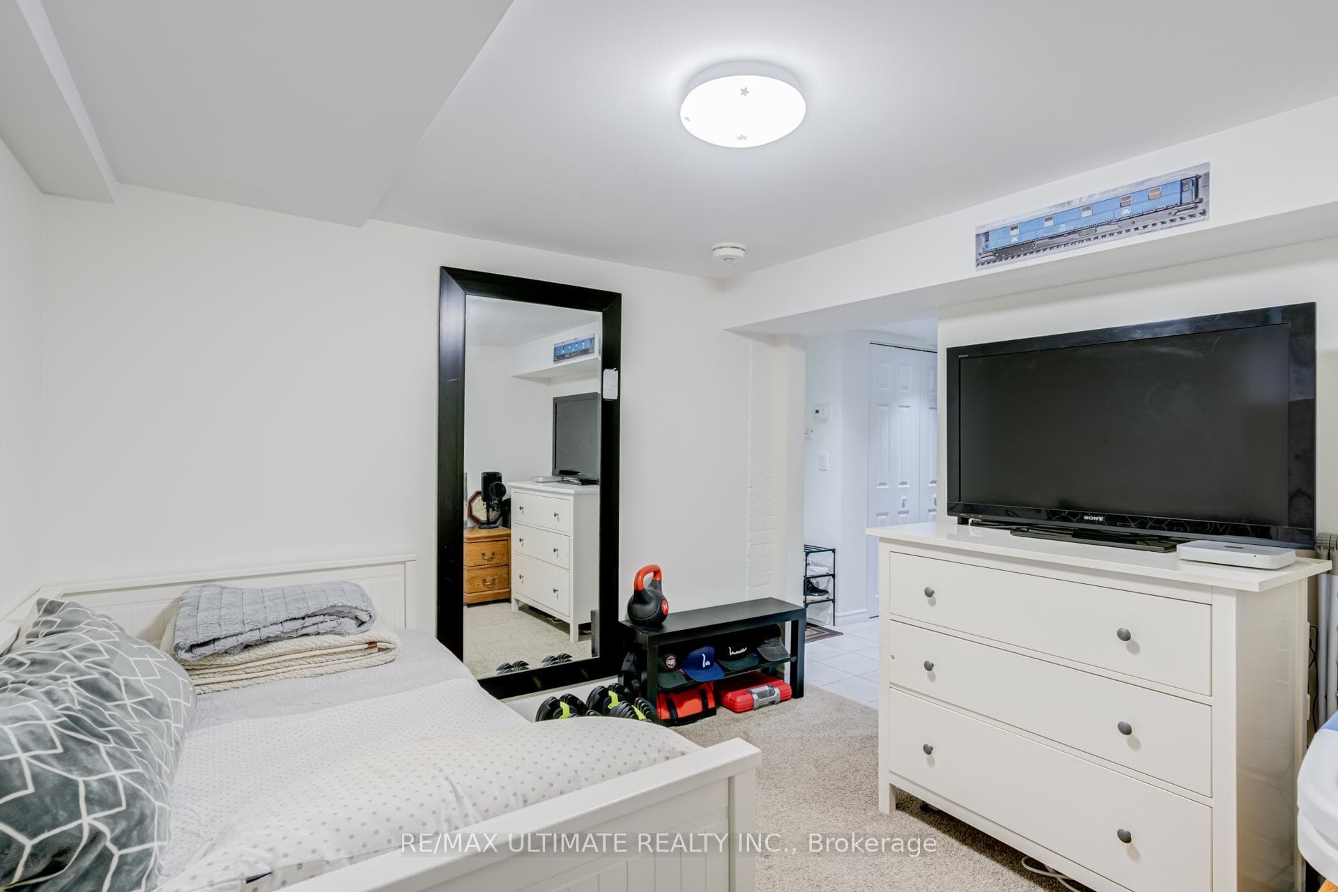 533 Kingston Road photo 23