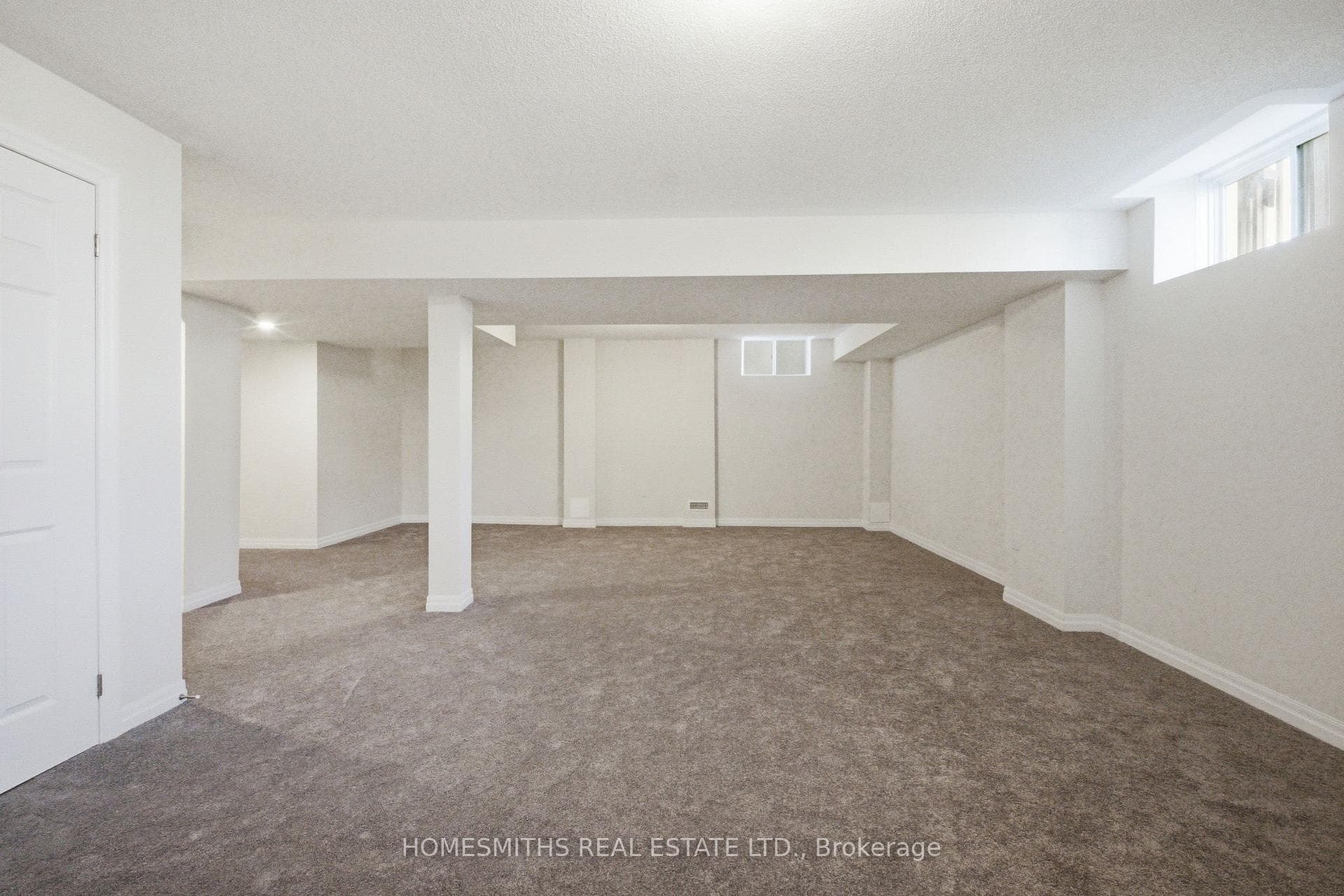 11 Northrop Avenue photo 41