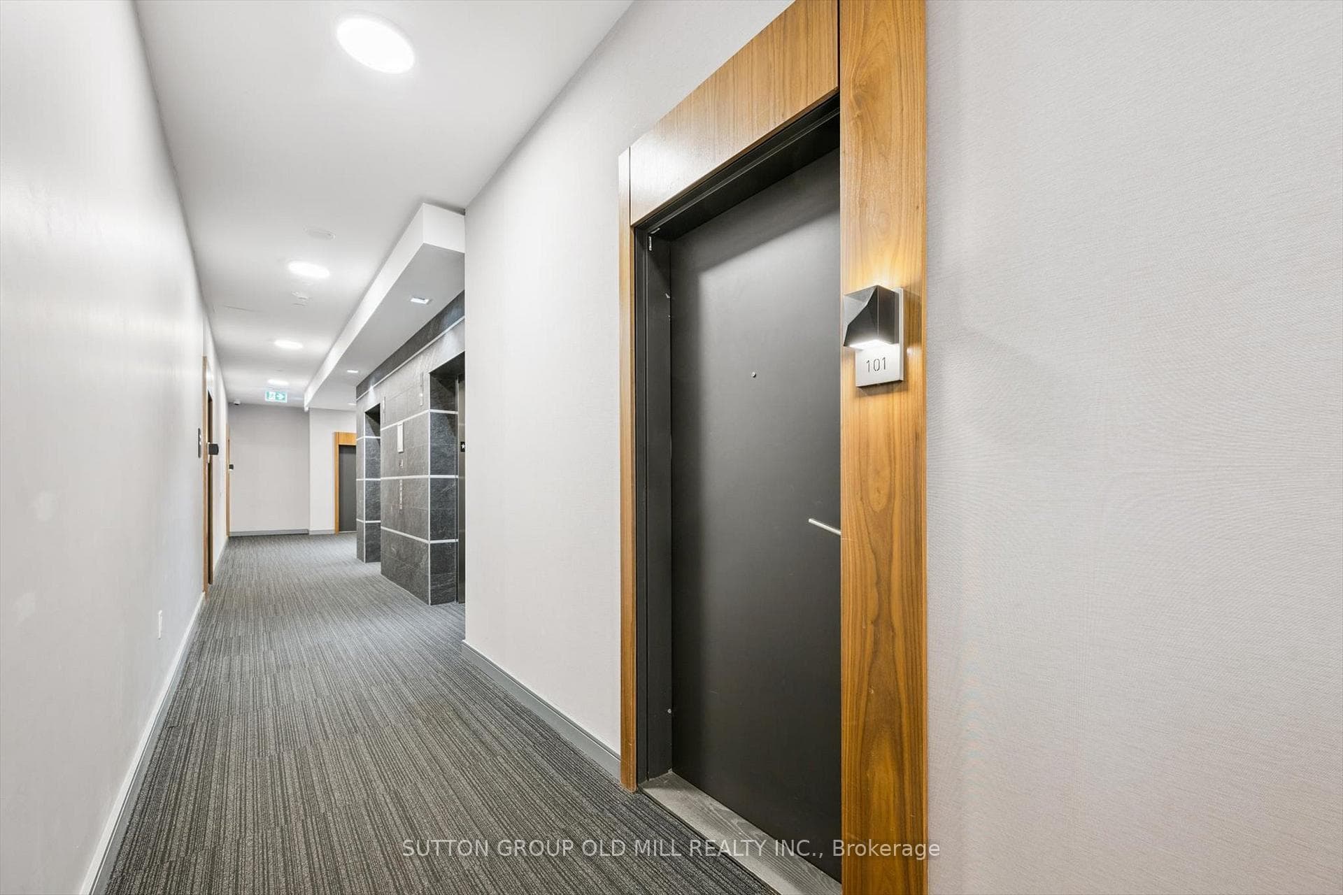 25 Neighbourhood Lane Unit 101 photo 3