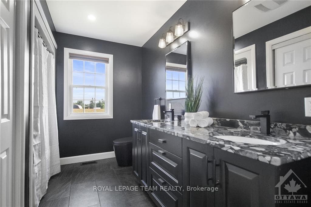 6381 FOURTH LINE Road photo 14