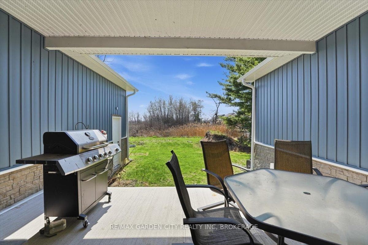 covered patio off great room