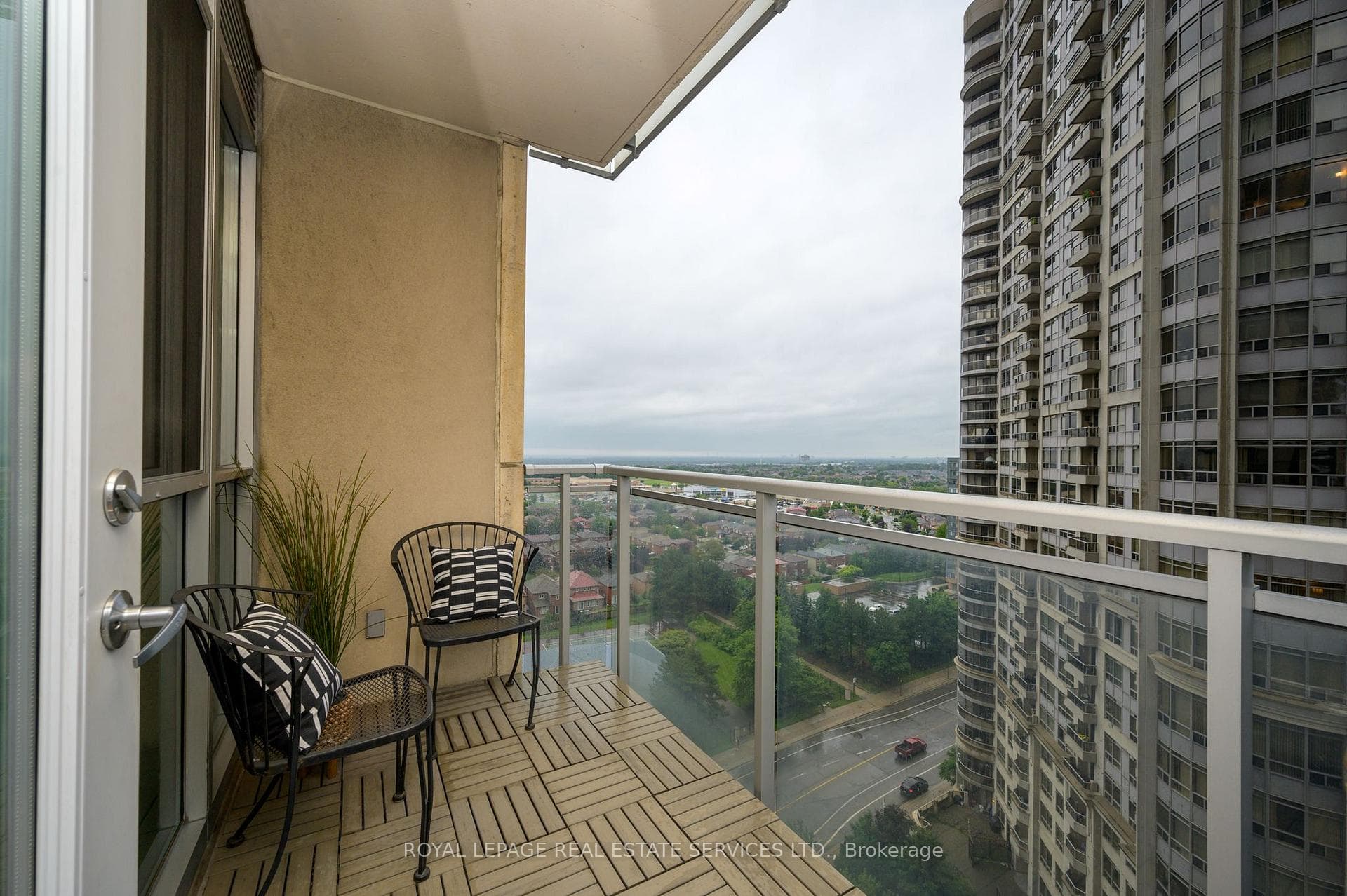 225 Webb Drive Unit 1501 photo 18