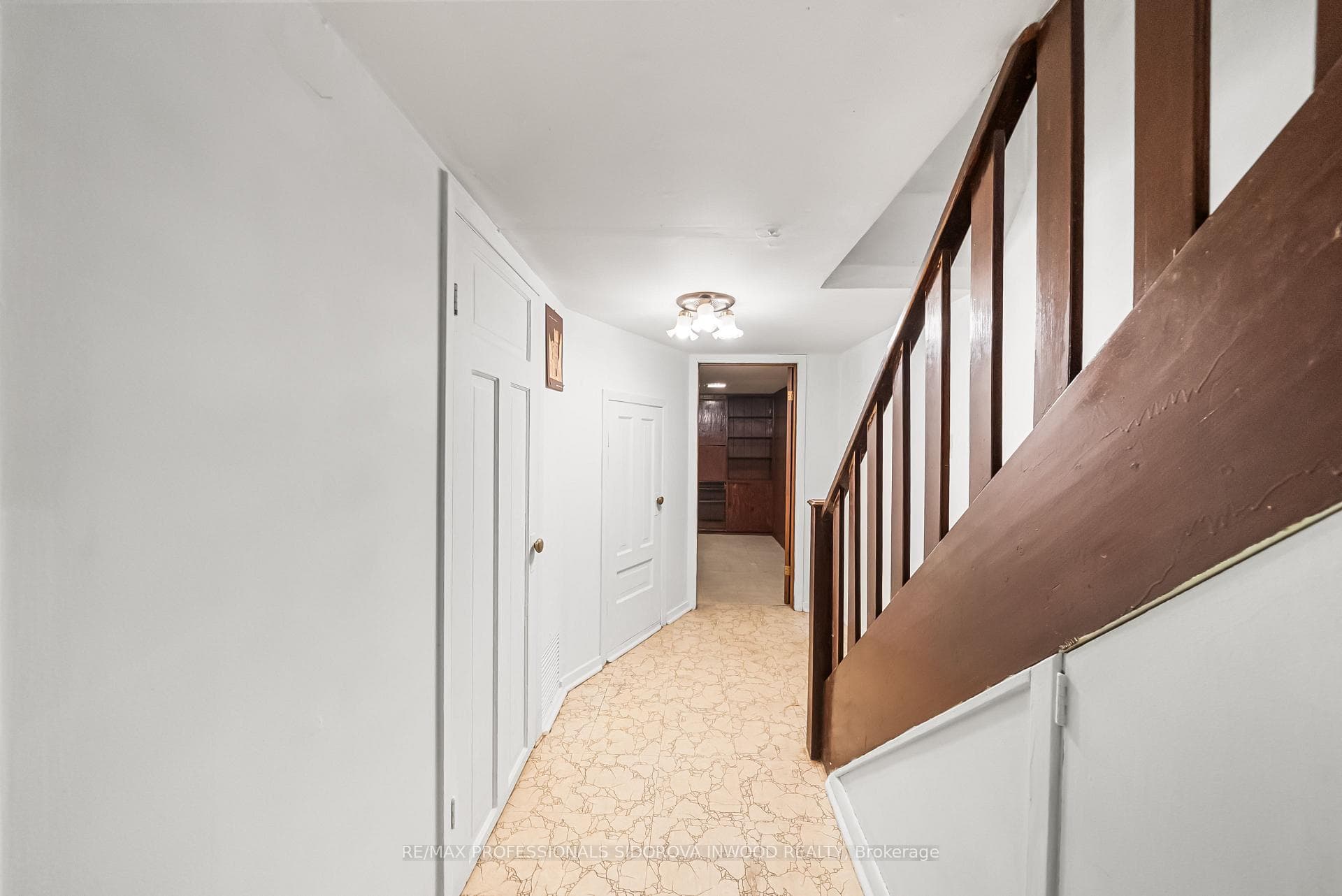 44 Golden Avenue photo 29