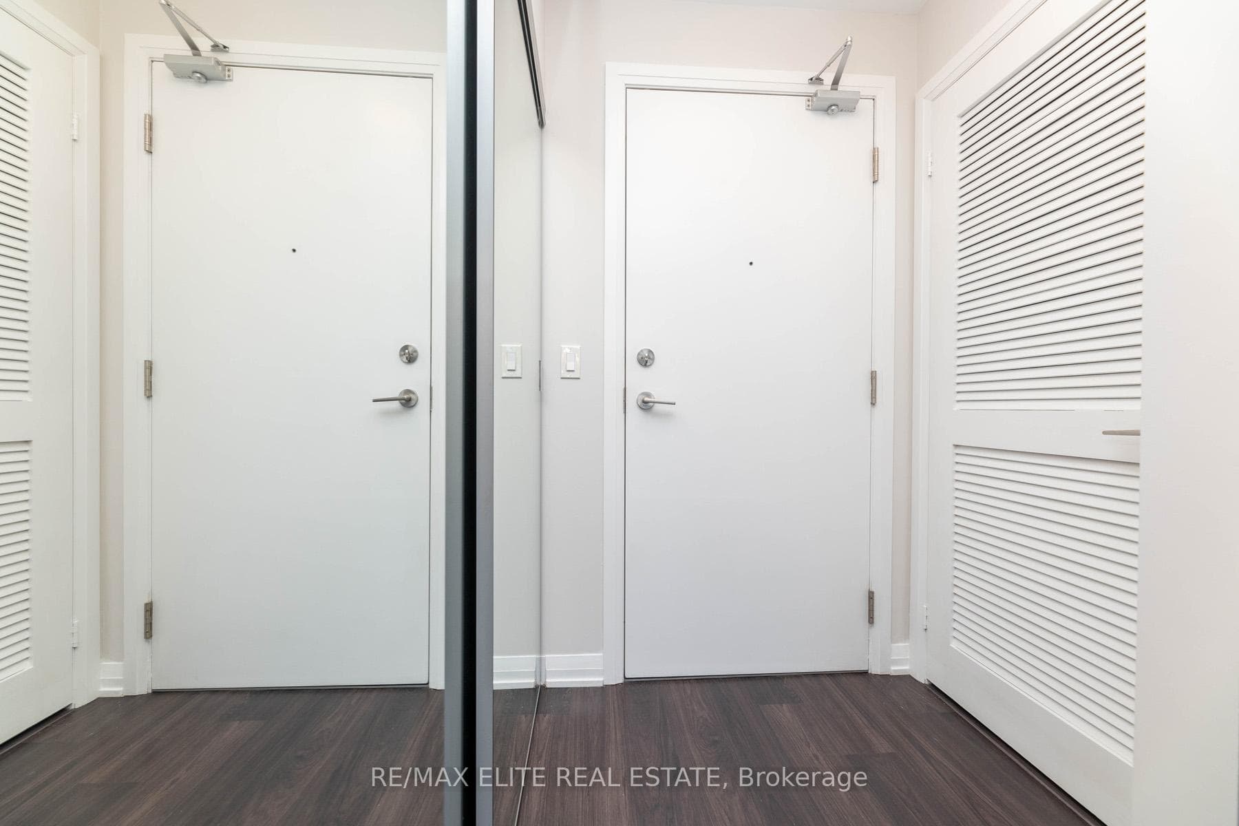 65 Oneida Crescent Unit 1210 photo 4