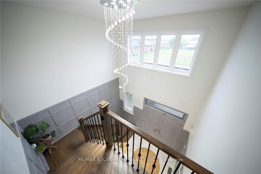 73 Eleanor Avenue photo 3