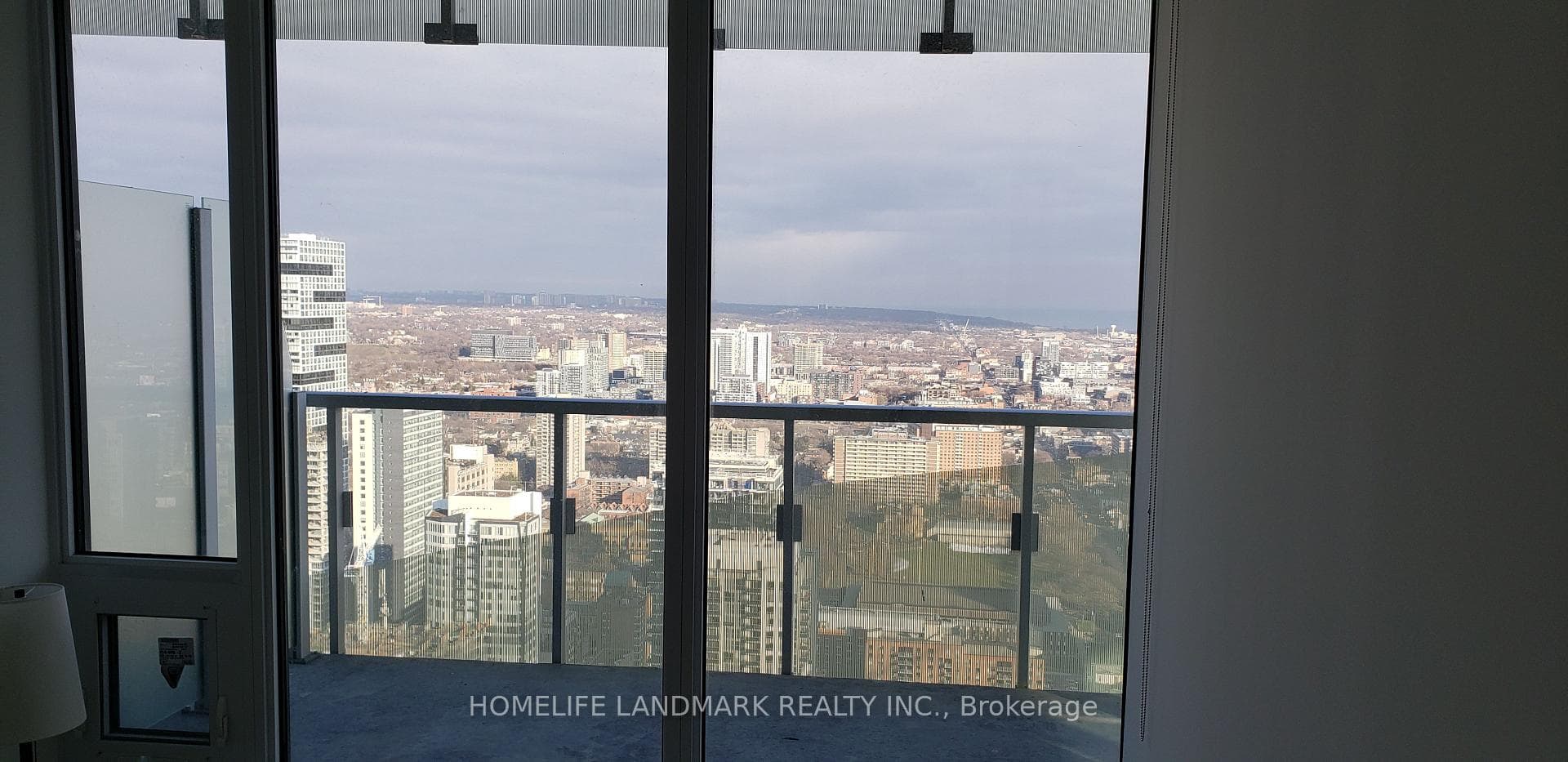 197 Yonge Street Unit 4205 photo 7