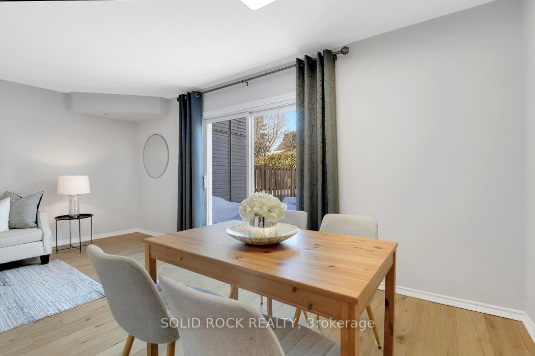8 Shearer Crescent photo 13