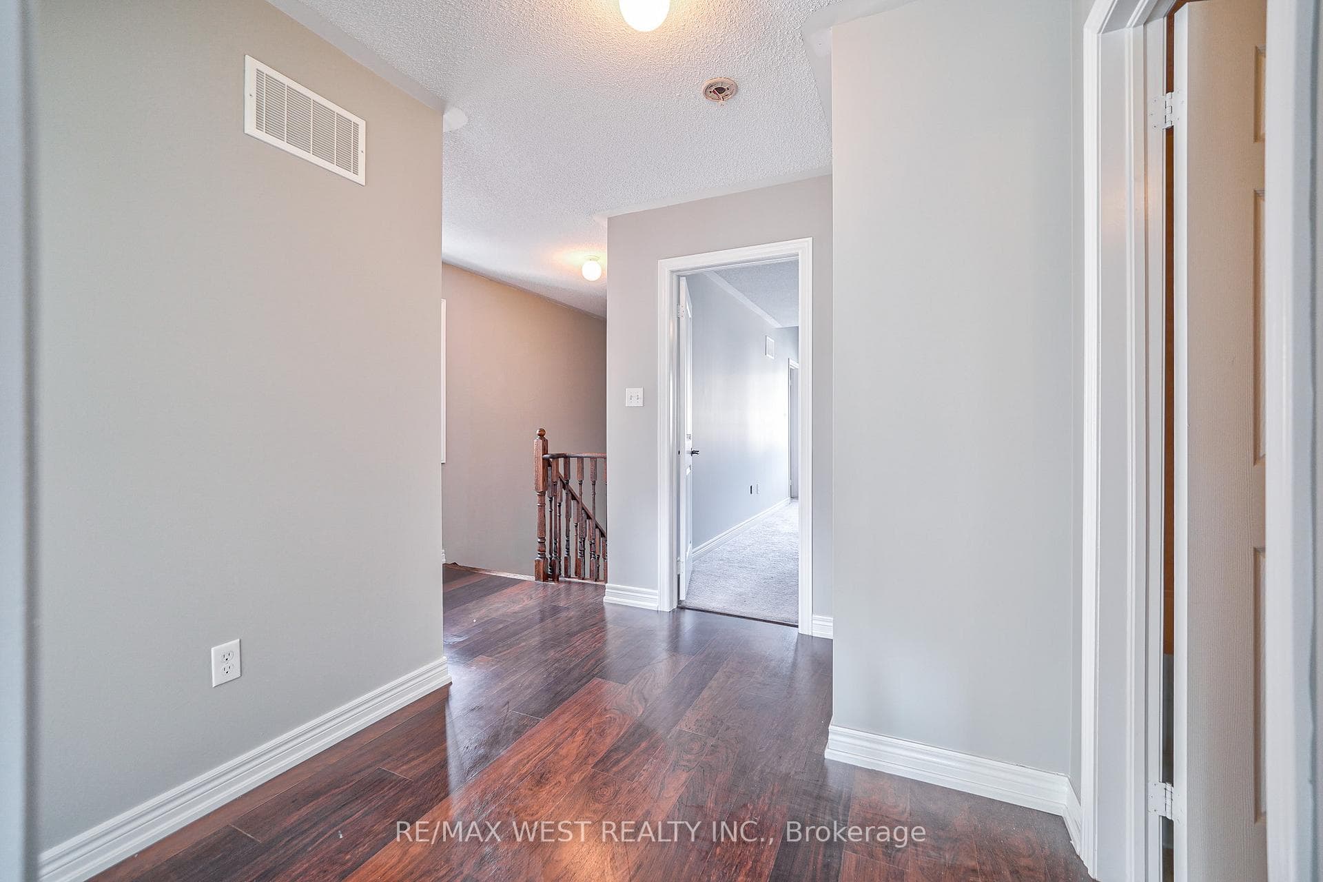 38 Saint Dennis Road photo 26