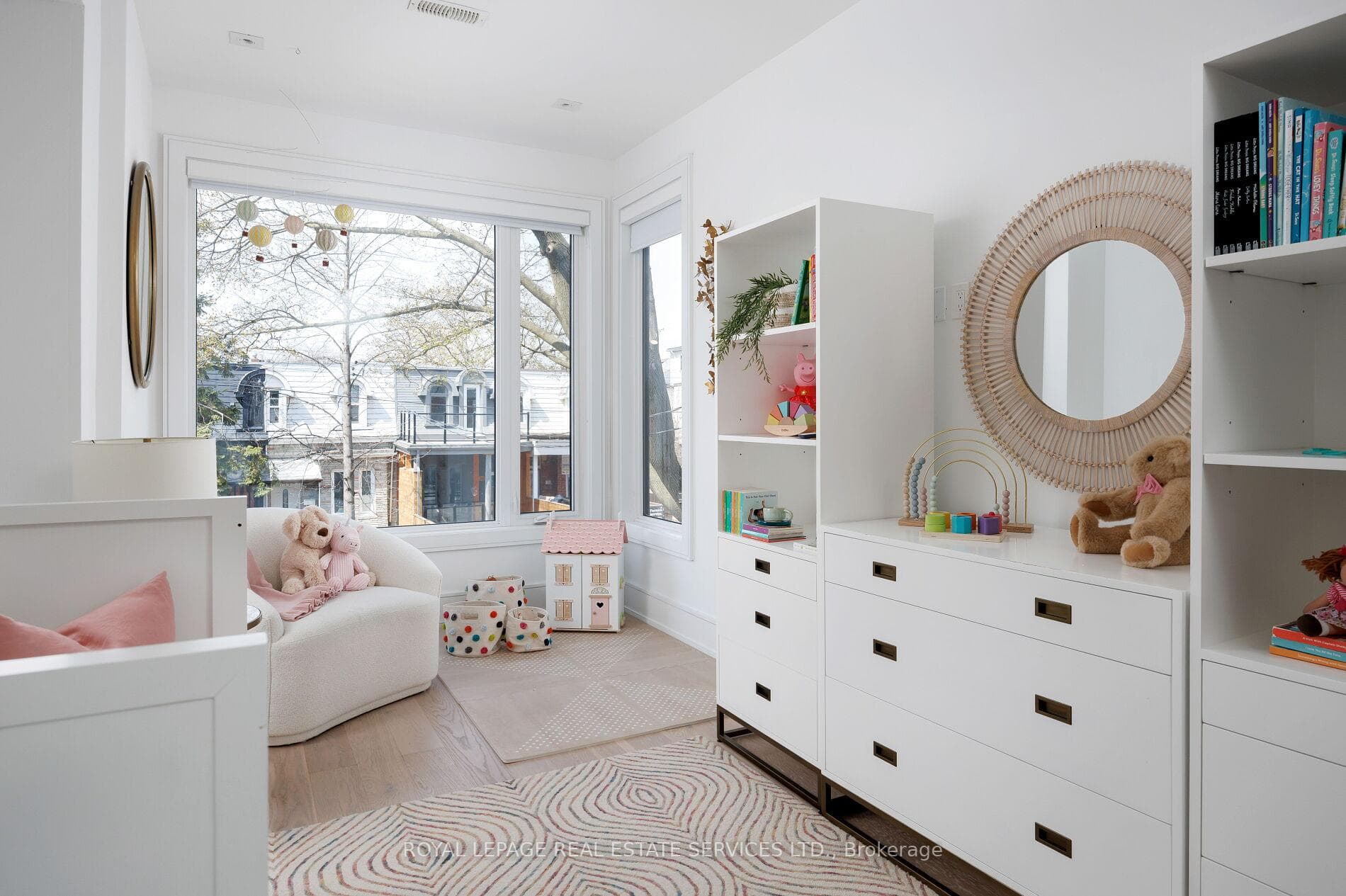 121 Markham Street photo 18