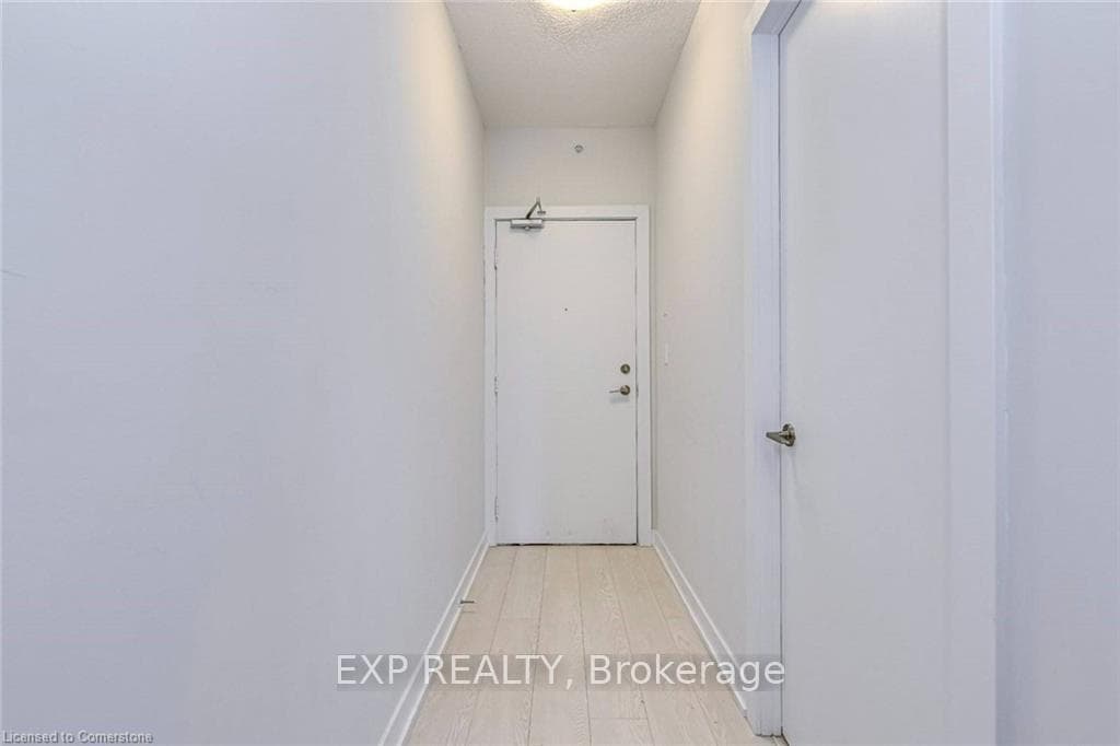20 Bruyeres Mews Unit 906 photo 7