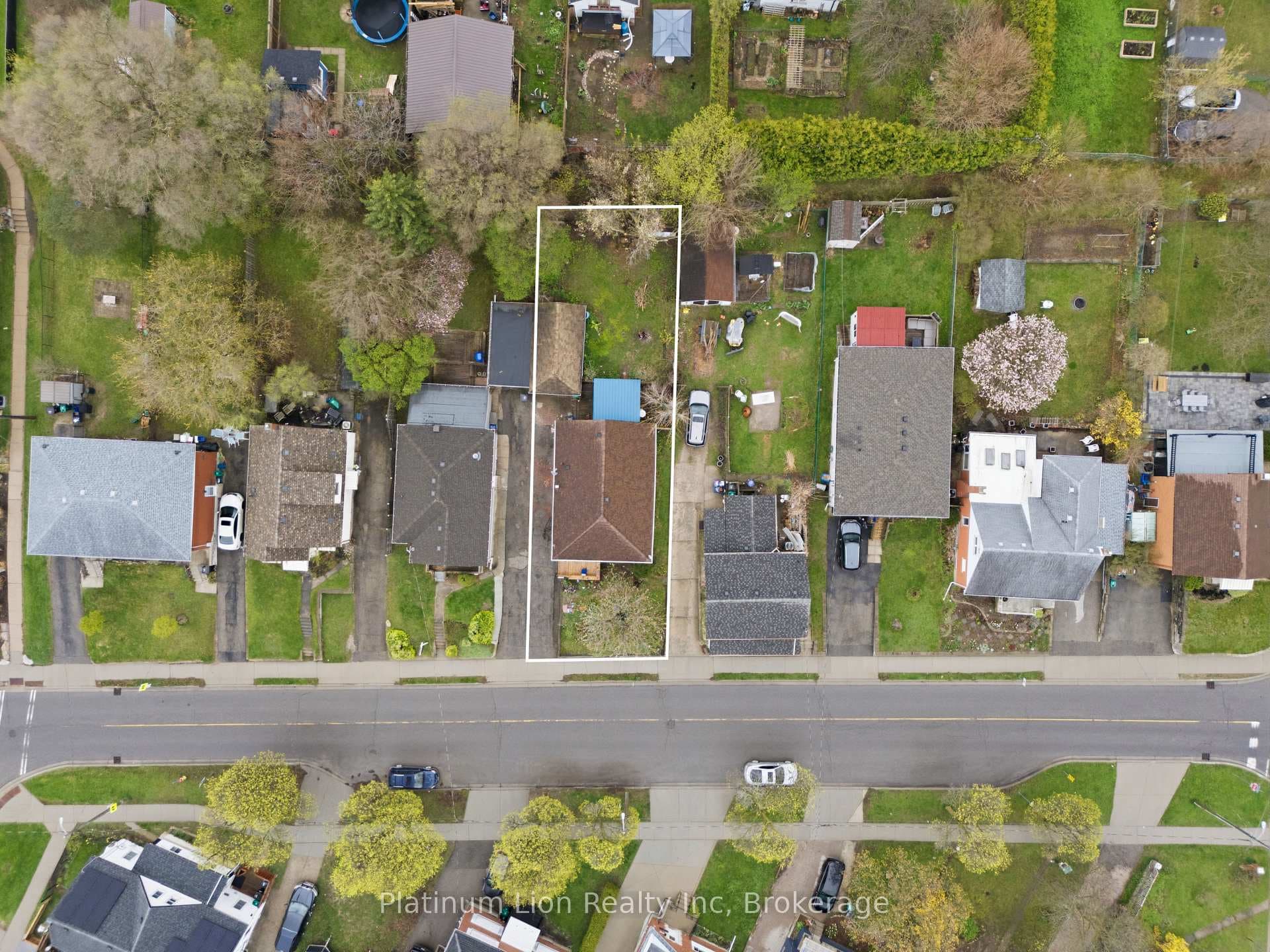 609 Guelph Street photo 35