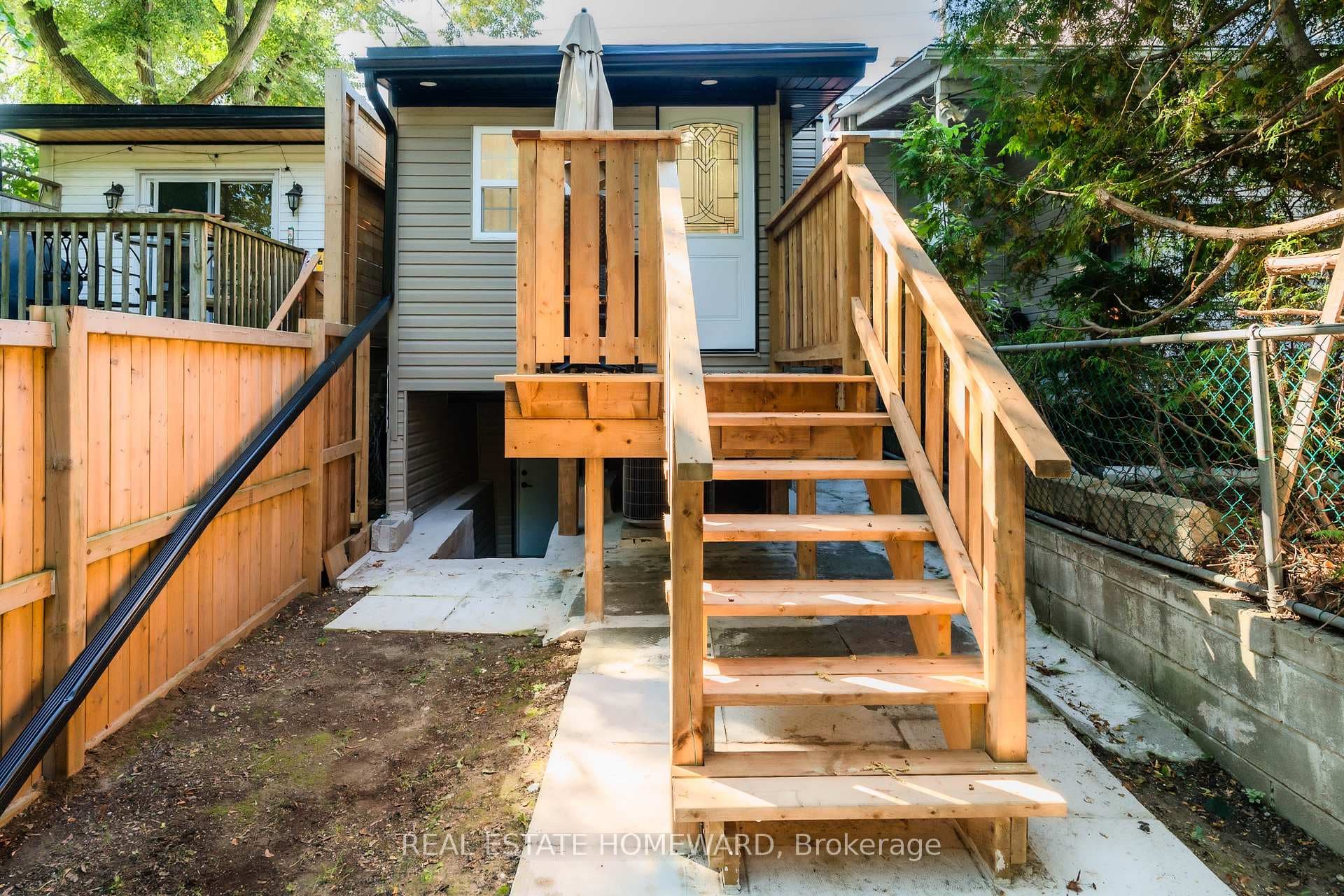 173 Coxwell Avenue photo 31