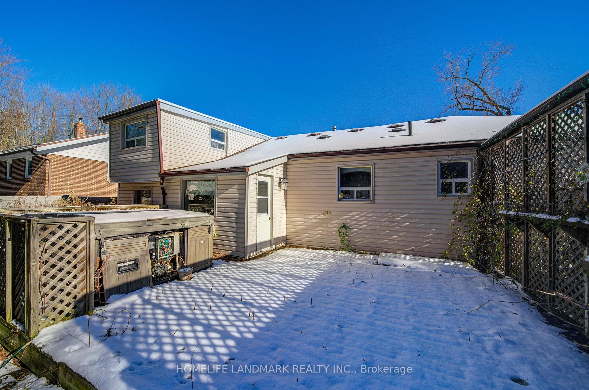 21654 Warden Avenue photo 27