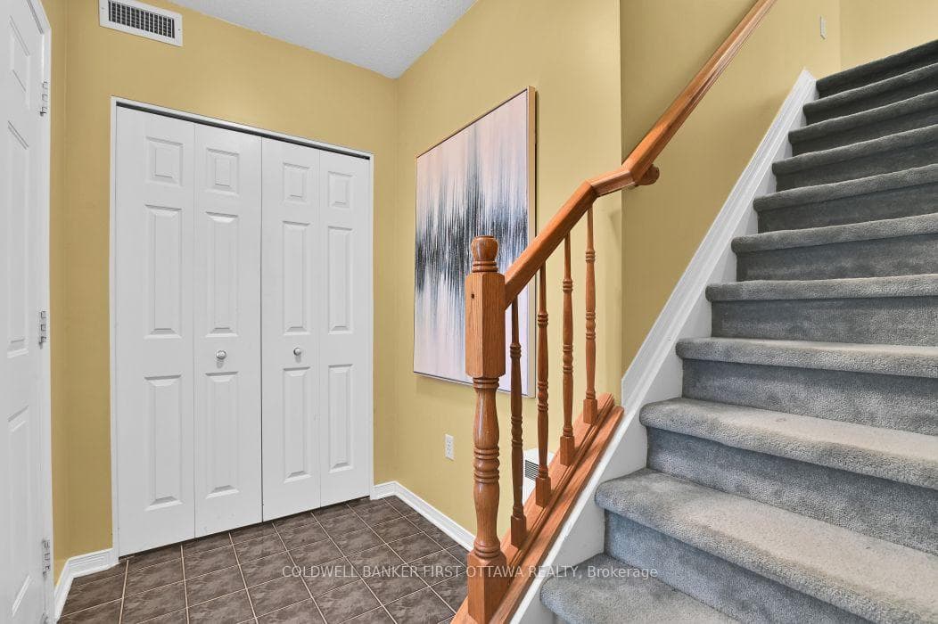 99 Robson Court photo 4