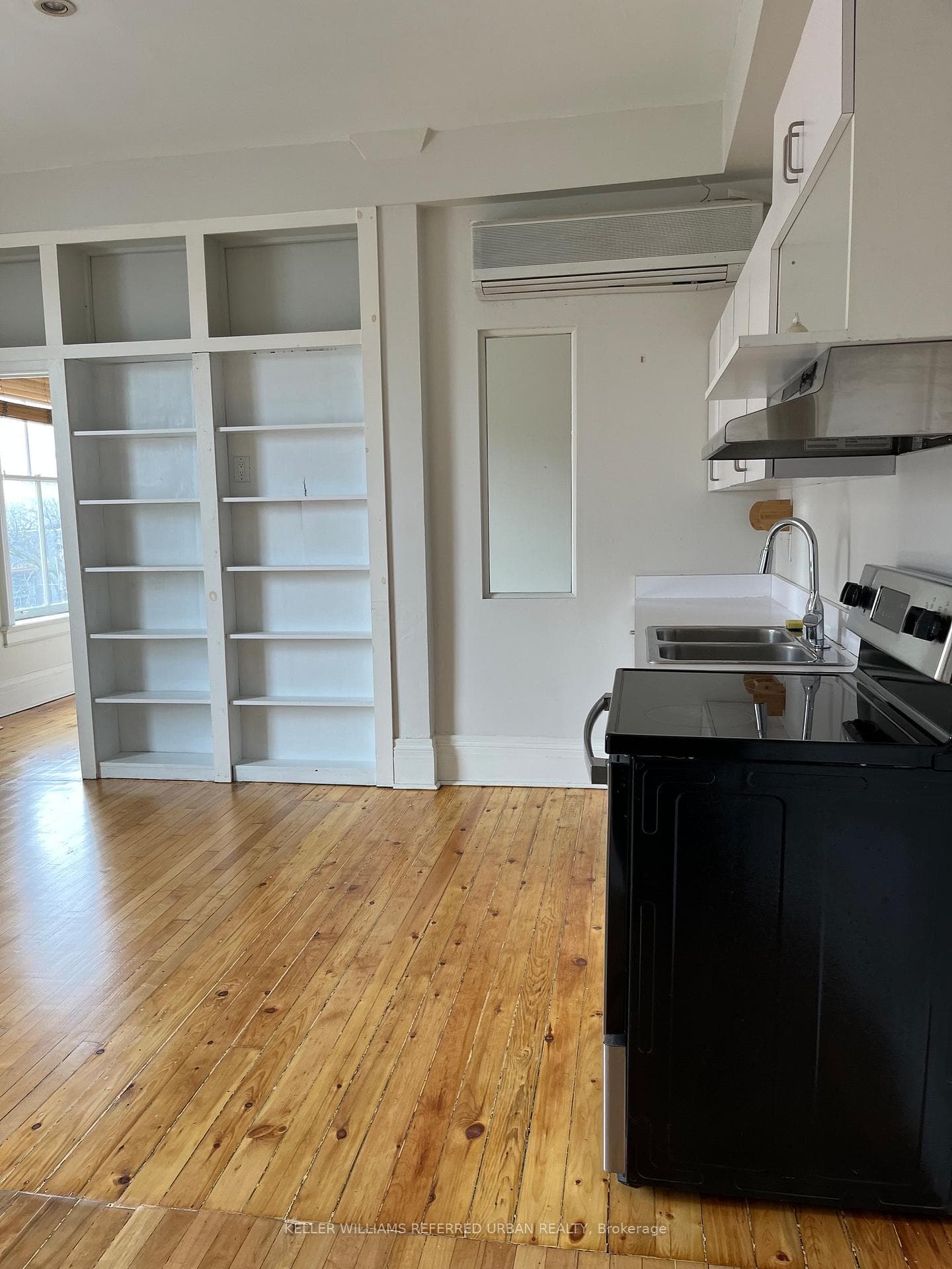 2854 Dundas Street photo 7