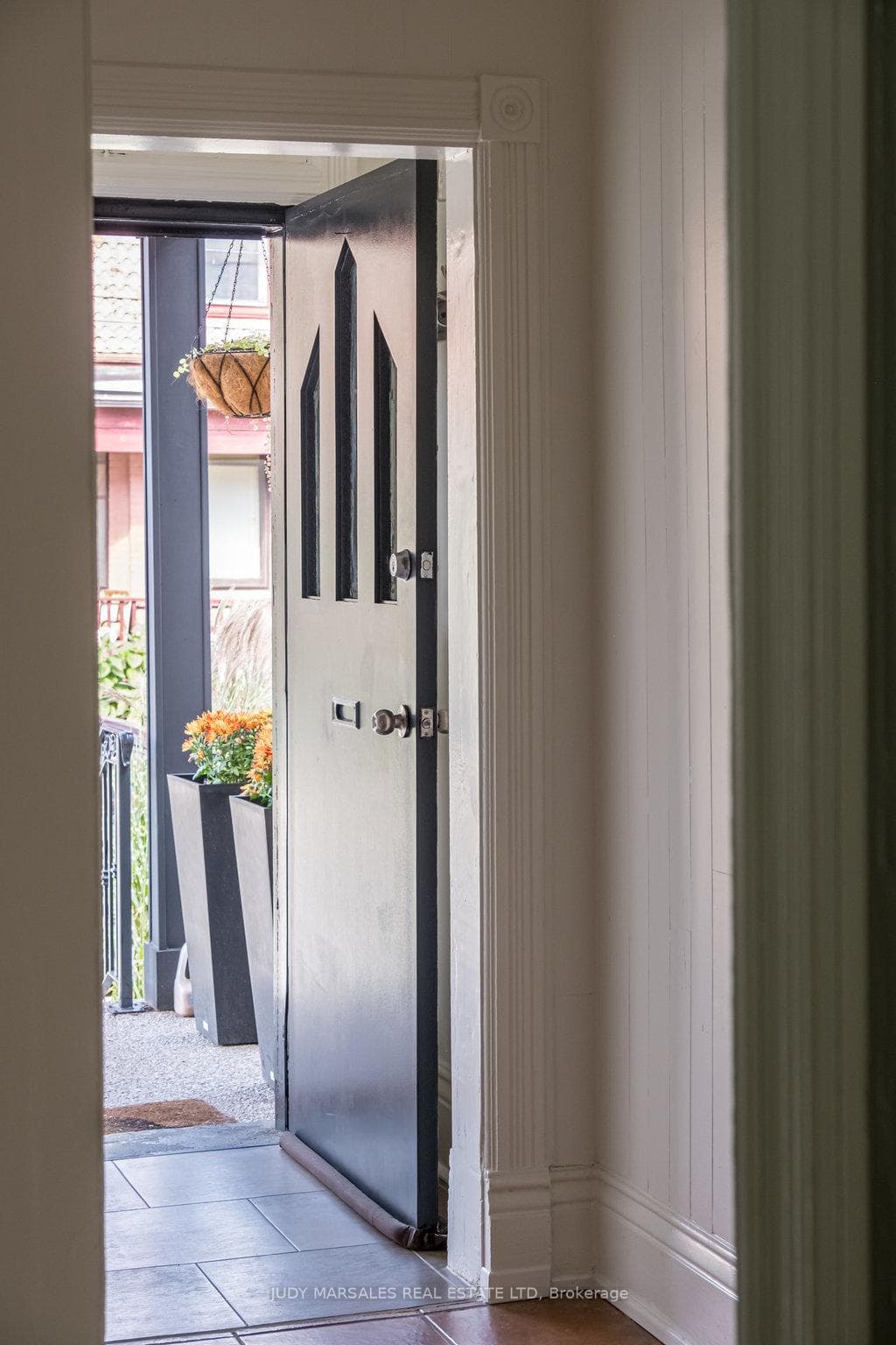 72 Oak Avenue photo 3
