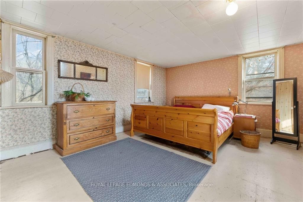 165 BONNECHERE Street photo 12