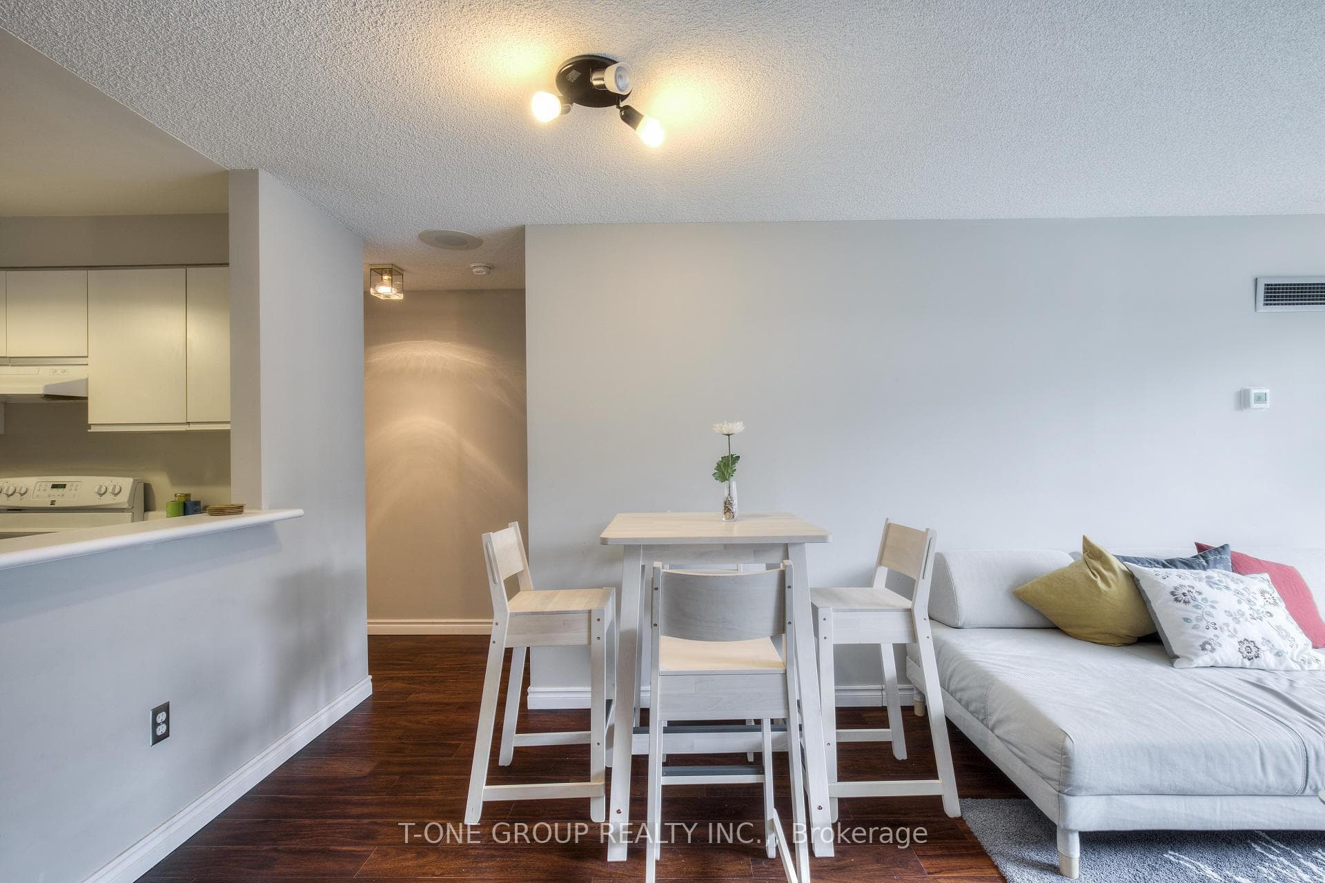 2177 Burnhamthorpe Road Unit 301 photo 16